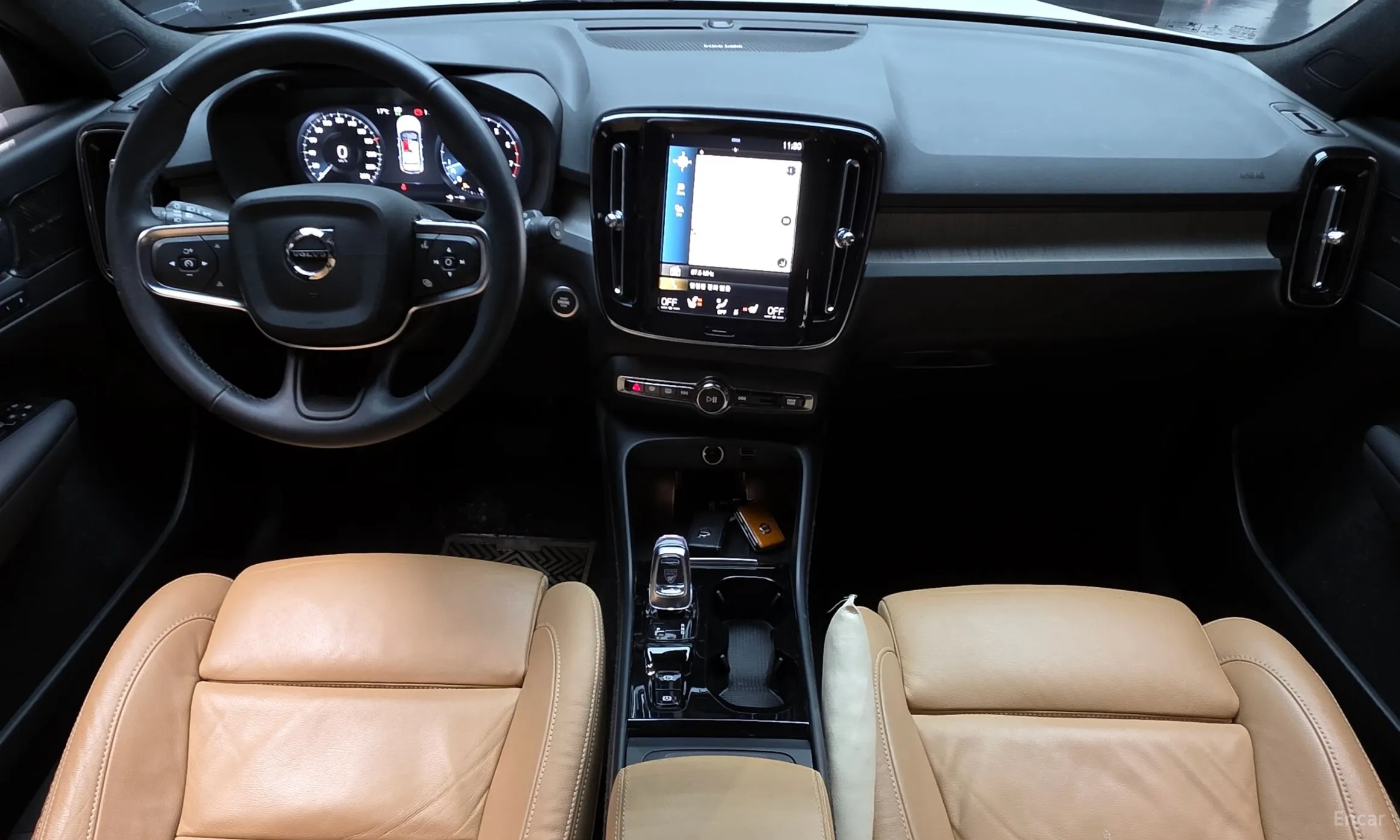 Volvo XC40 превью 7