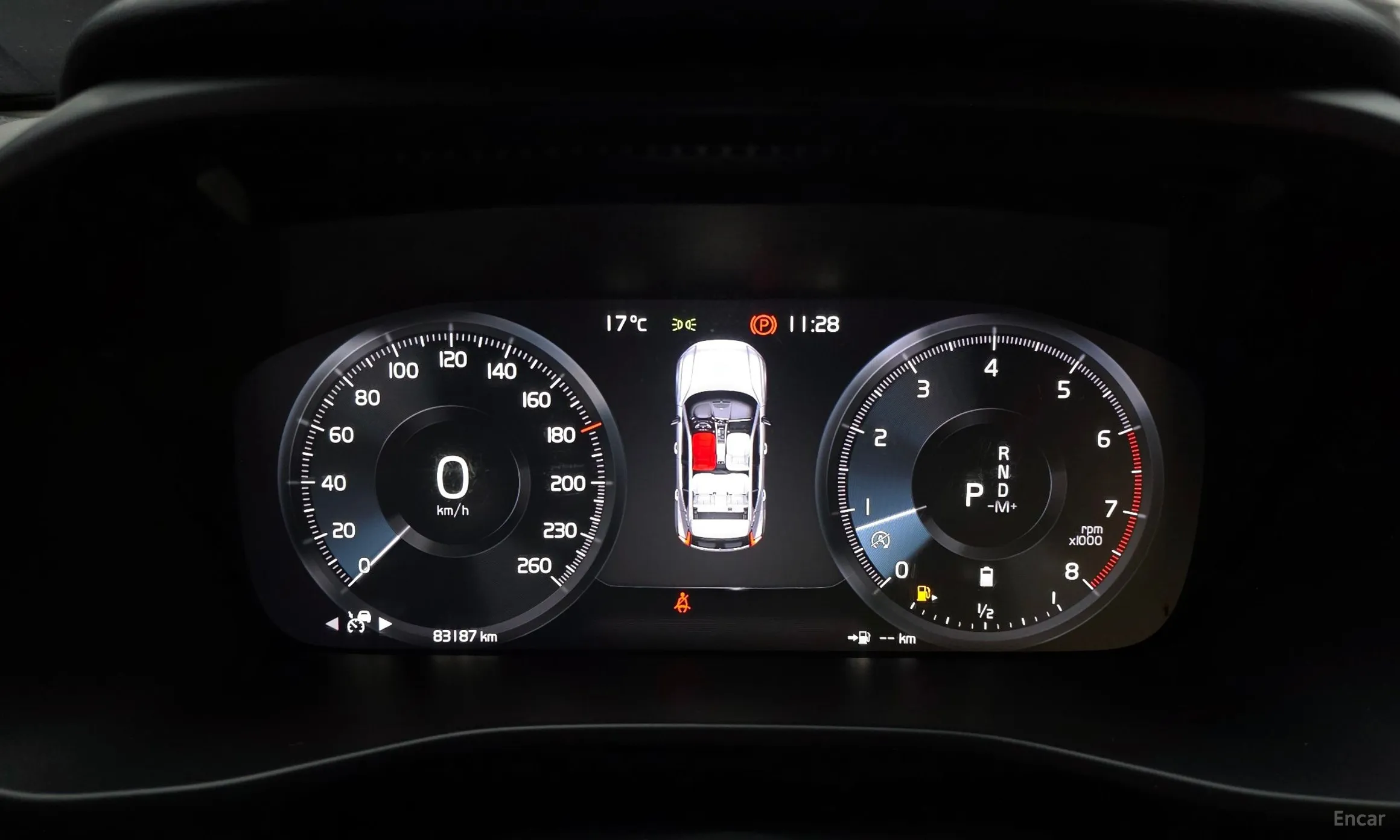 Volvo XC40 превью 8