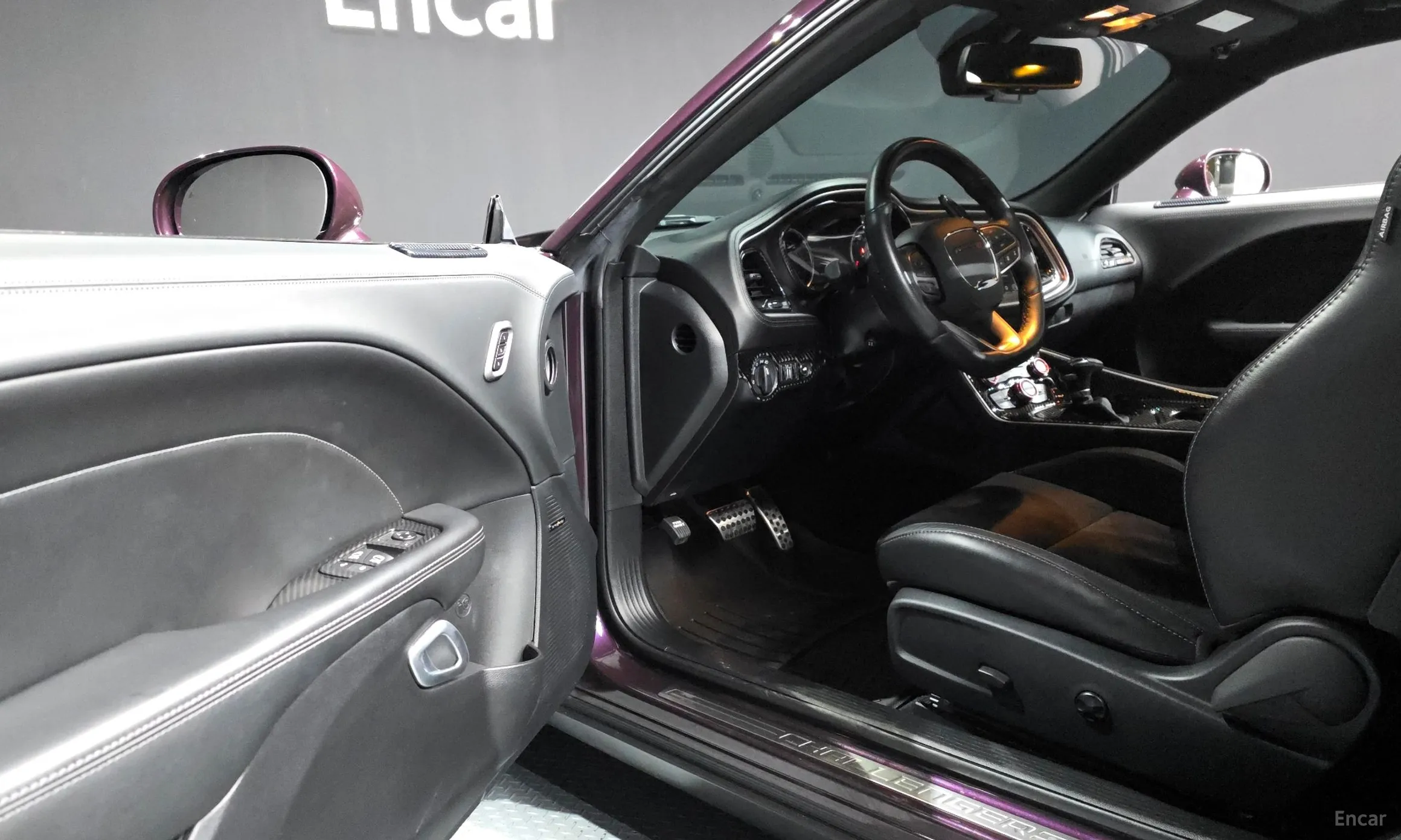 Dodge Challenger превью 10