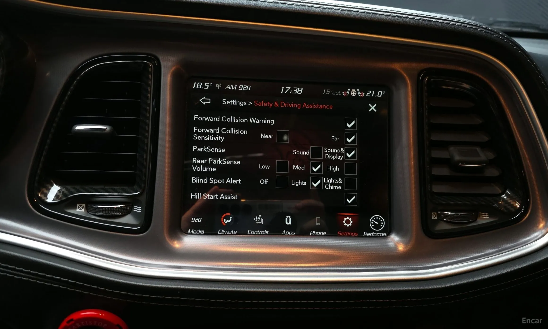 Dodge Challenger превью 16