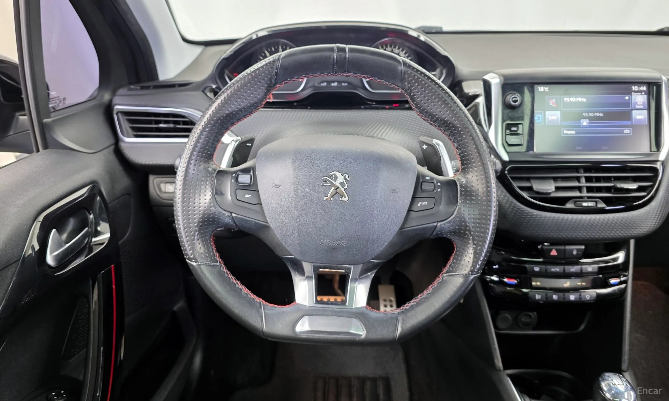Peugeot 208 превью 13