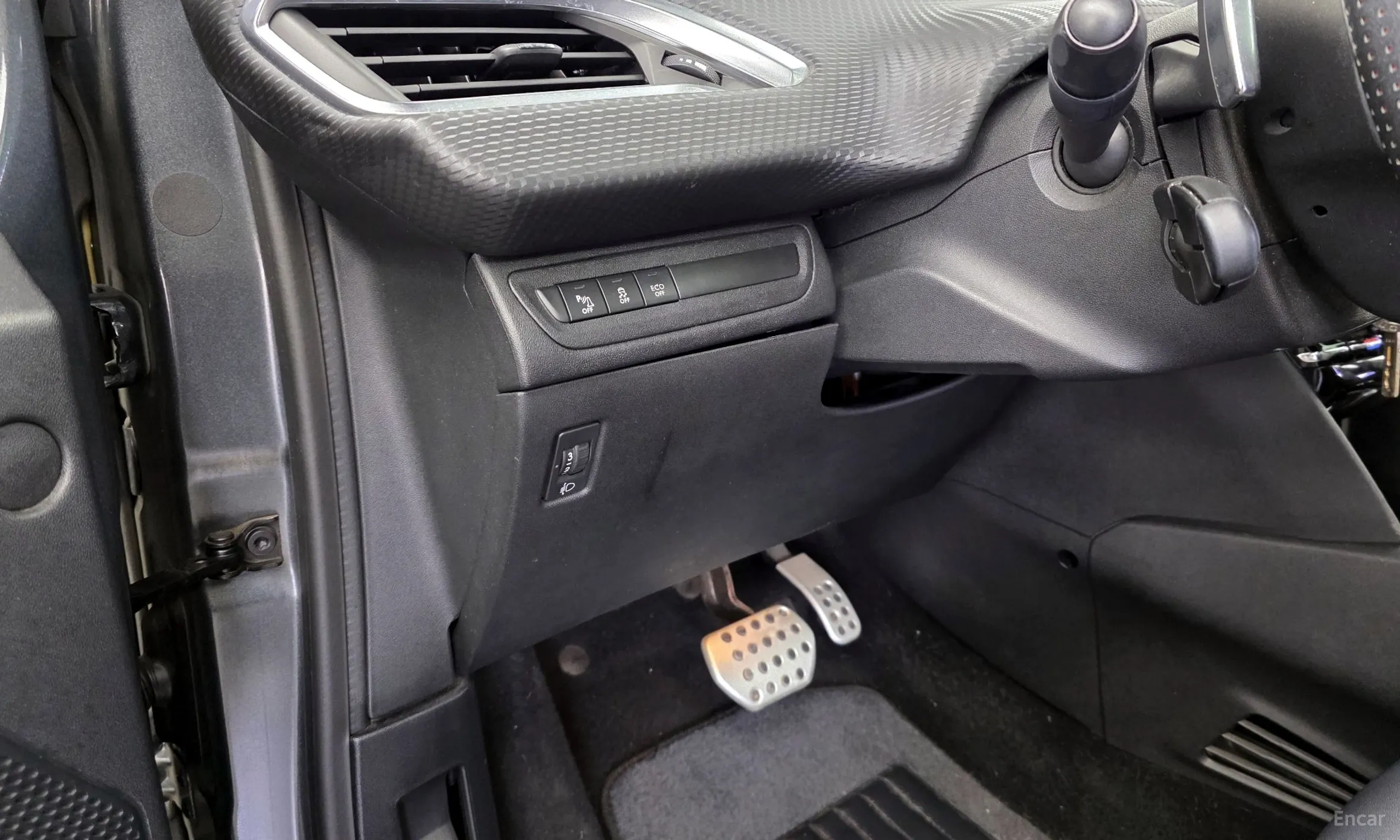 Peugeot 208 превью 17