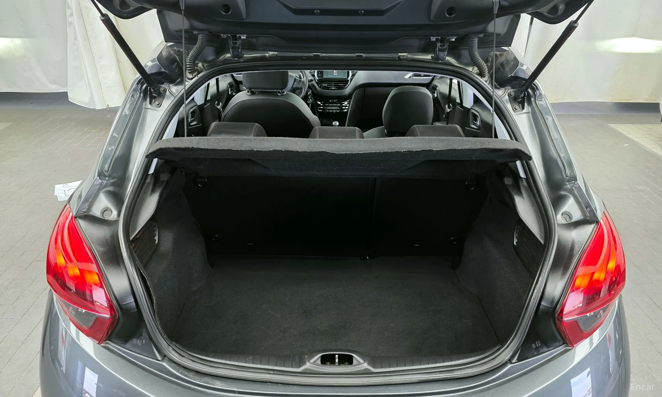 Peugeot 208 превью 20