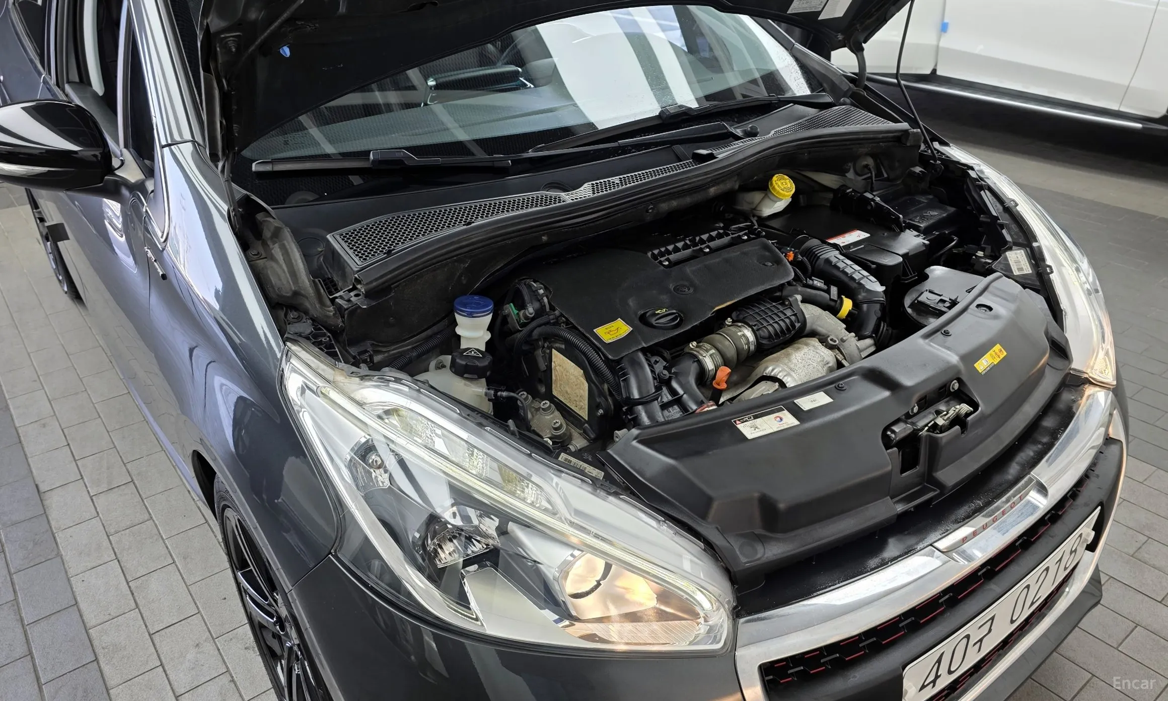 Peugeot 208 превью 6