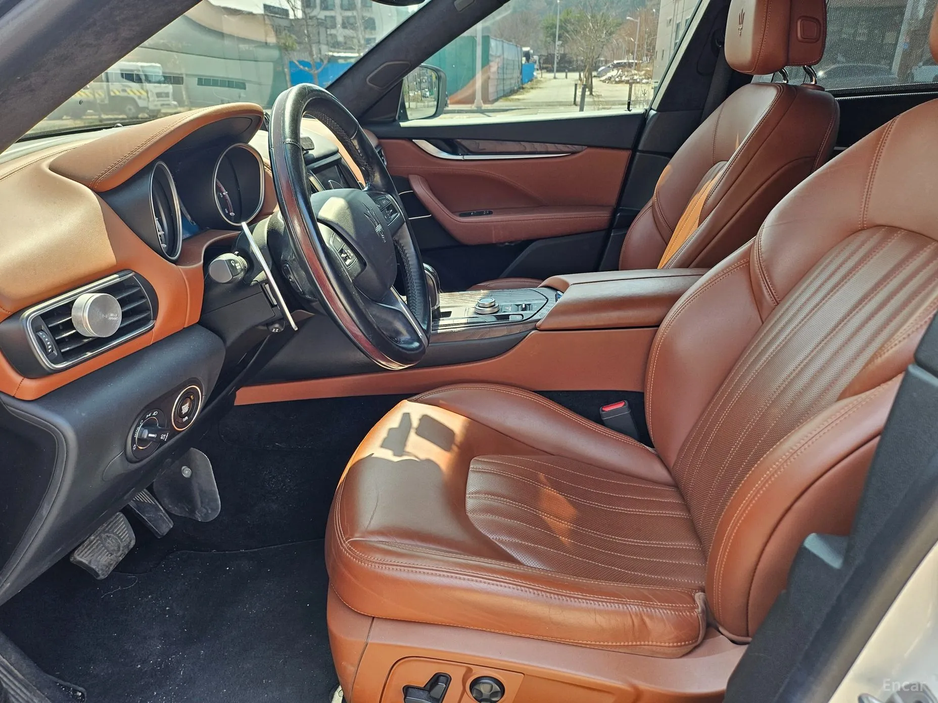 Maserati Levante превью 15