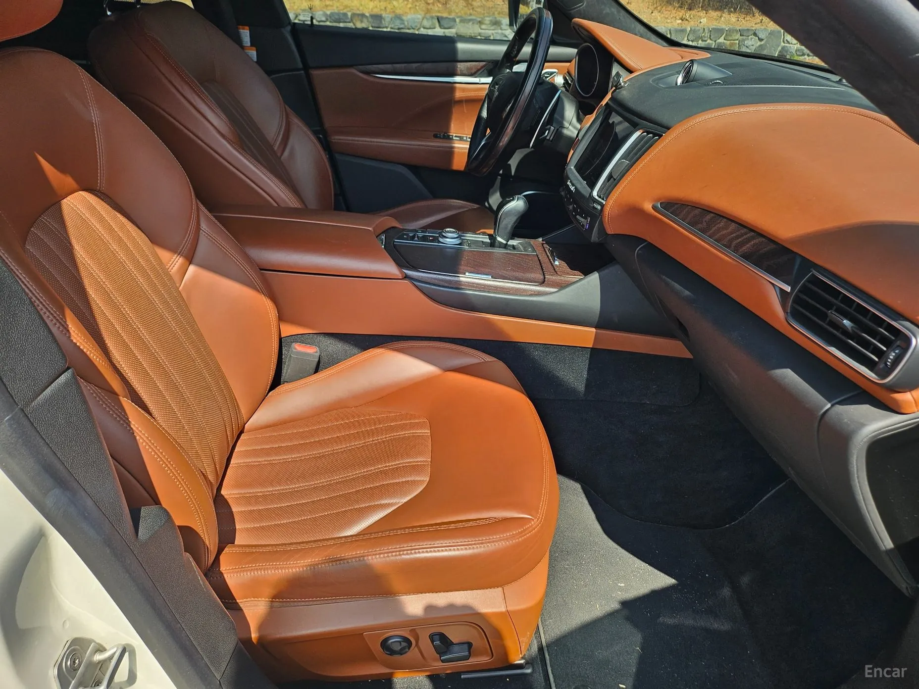Maserati Levante превью 16