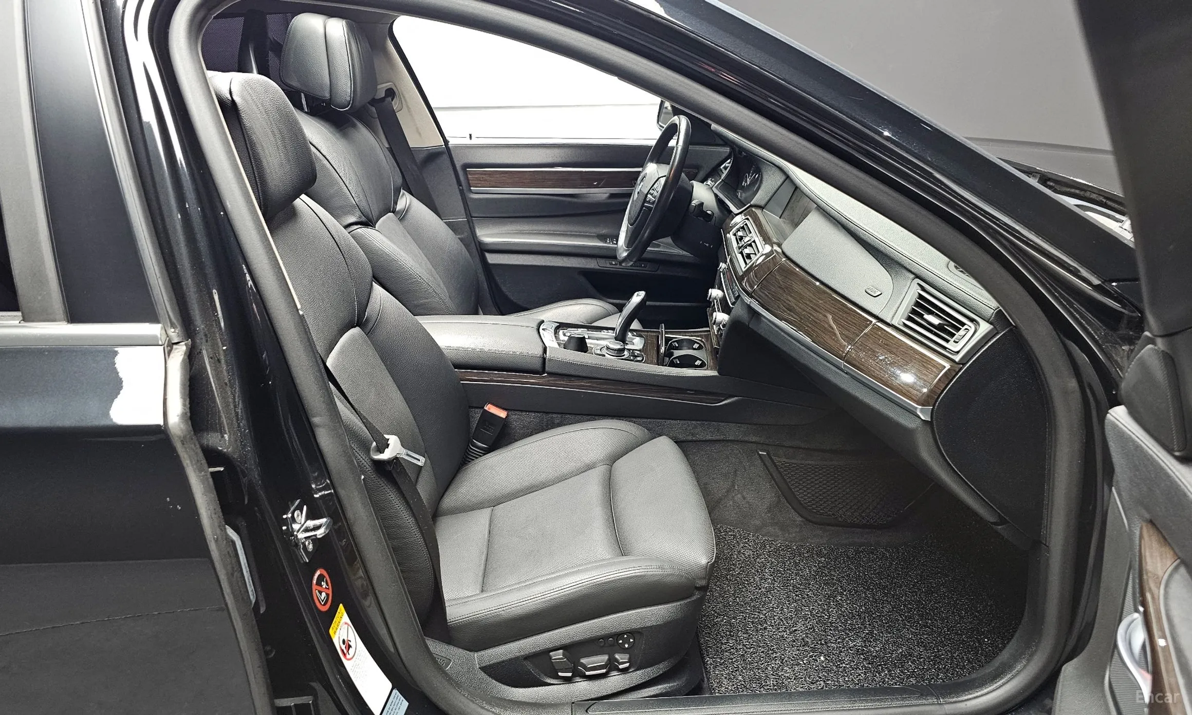 BMW 7 Series (F01) превью 10