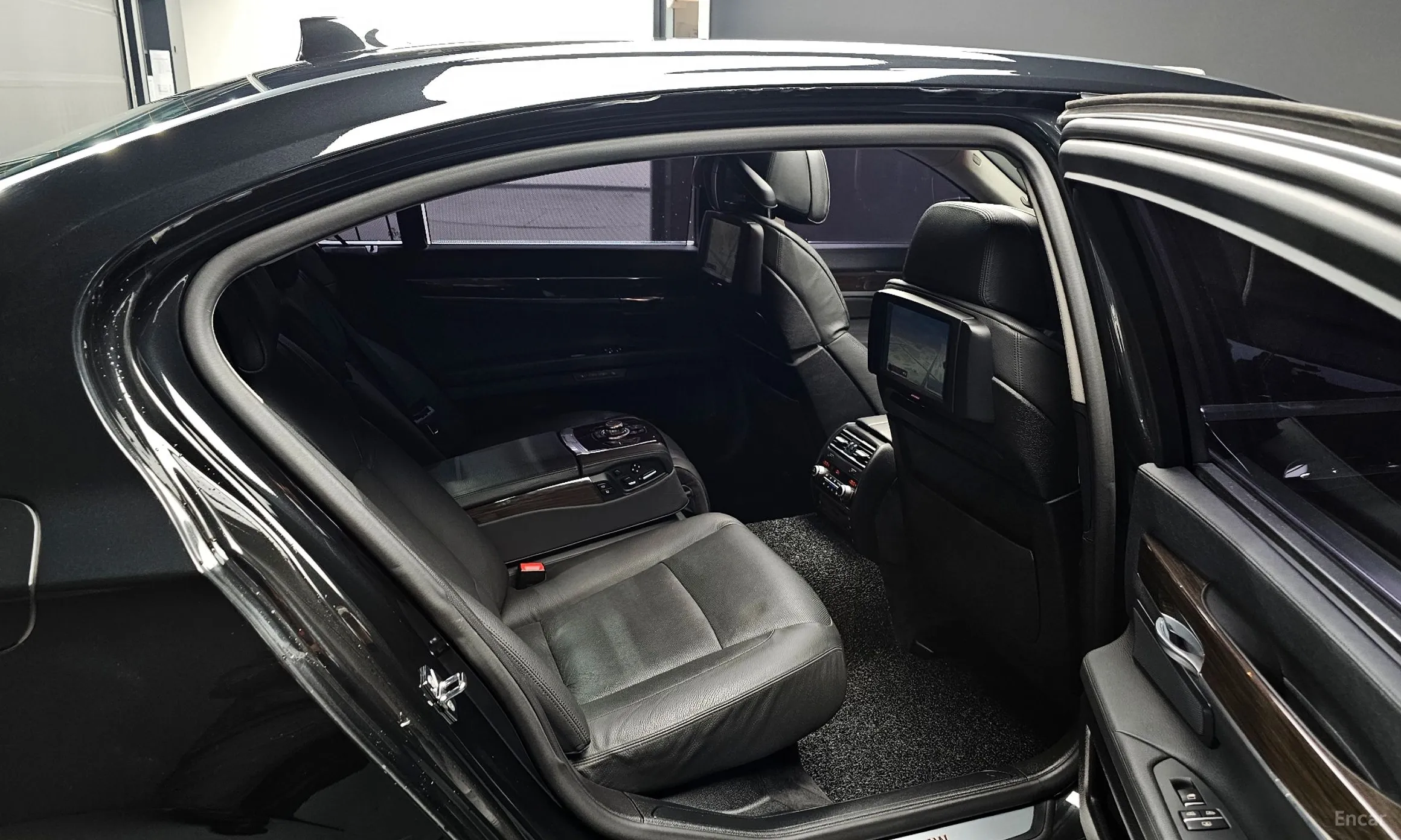 BMW 7 Series (F01) превью 11