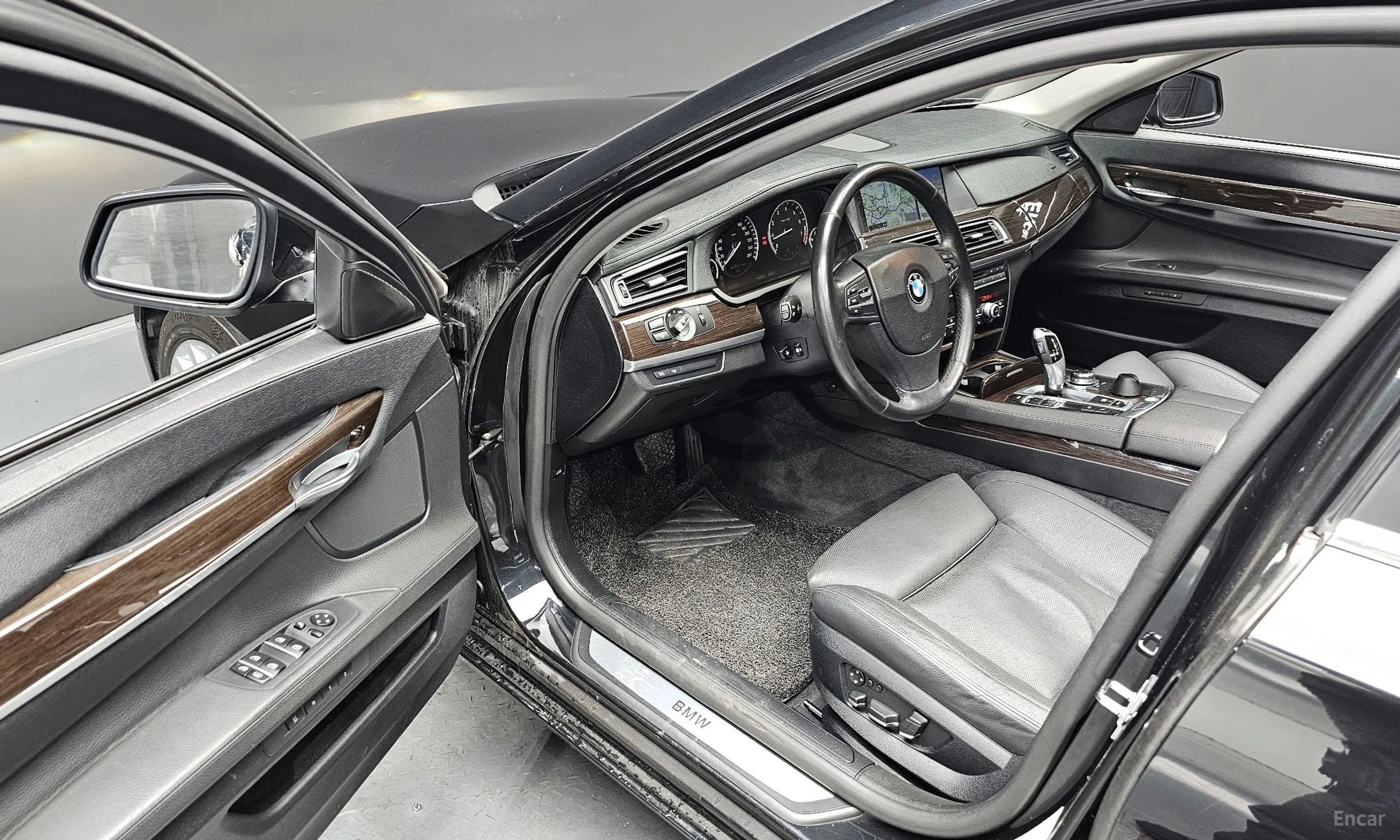 BMW 7 Series (F01) превью 12