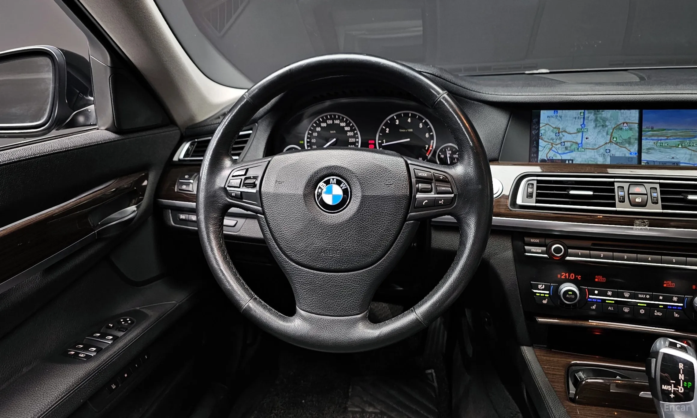 BMW 7 Series (F01) превью 13