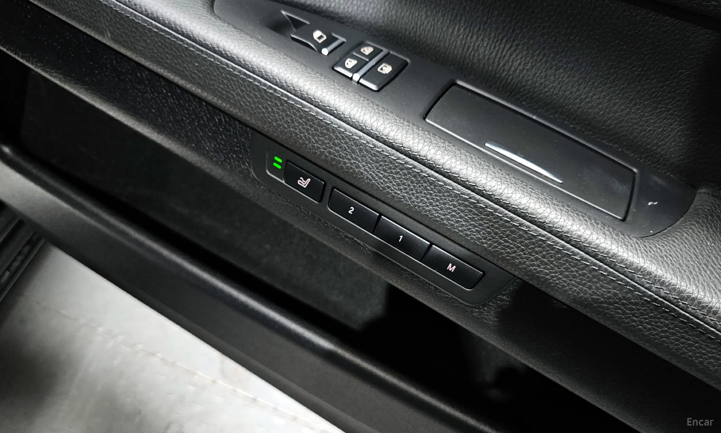 BMW 7 Series (F01) превью 17