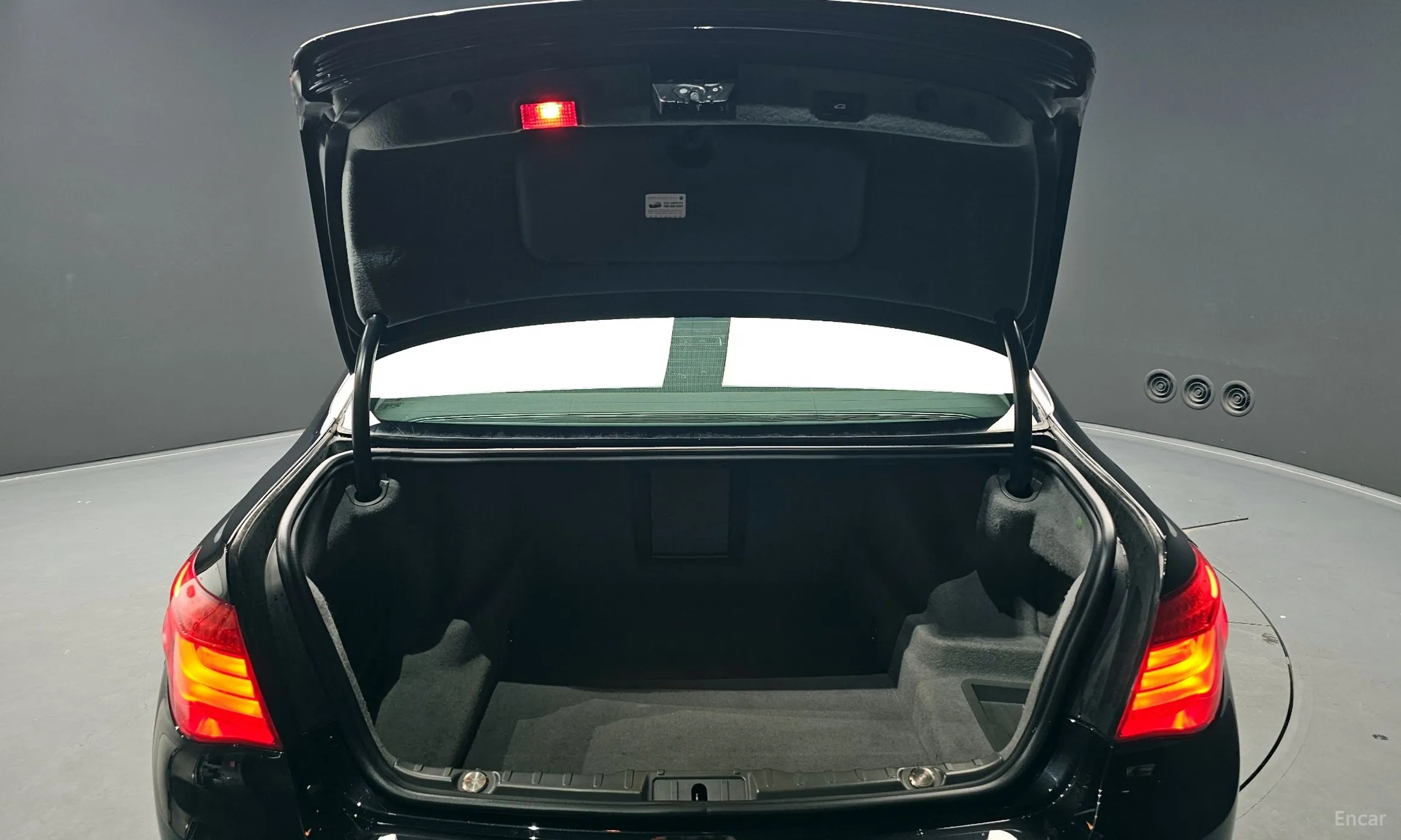BMW 7 Series (F01) превью 20
