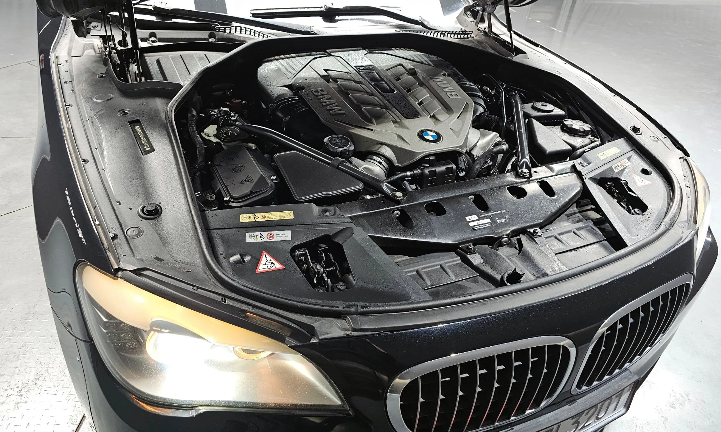 BMW 7 Series (F01) превью 6