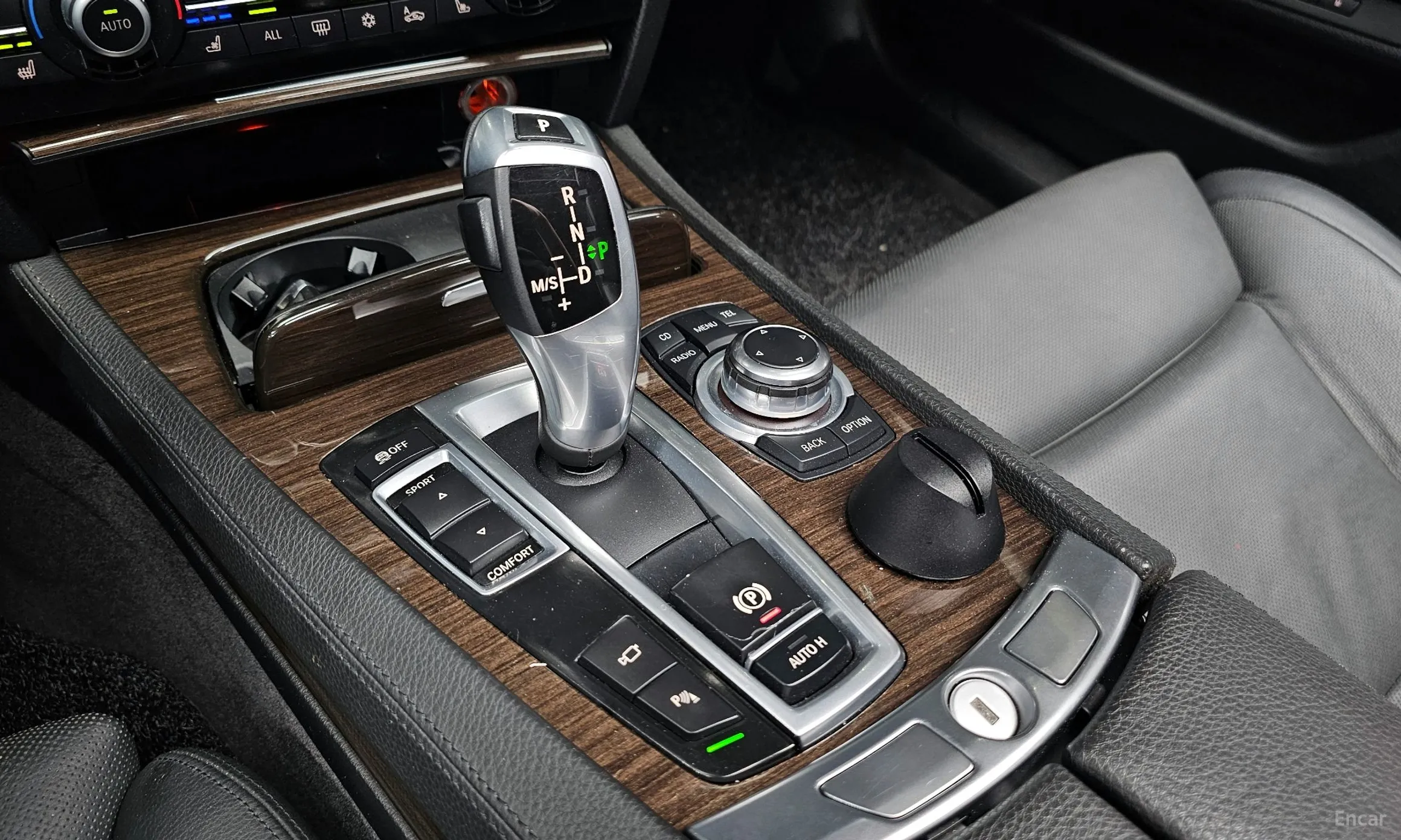 BMW 7 Series (F01) превью 9