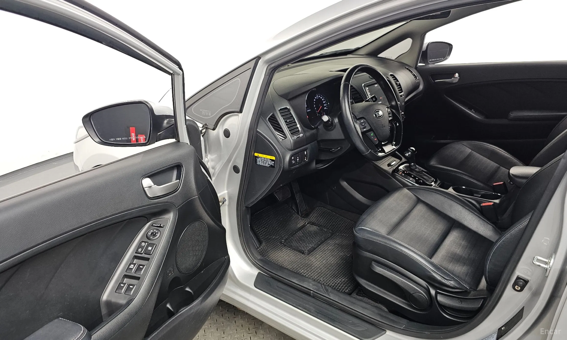 Kia K3 превью 10