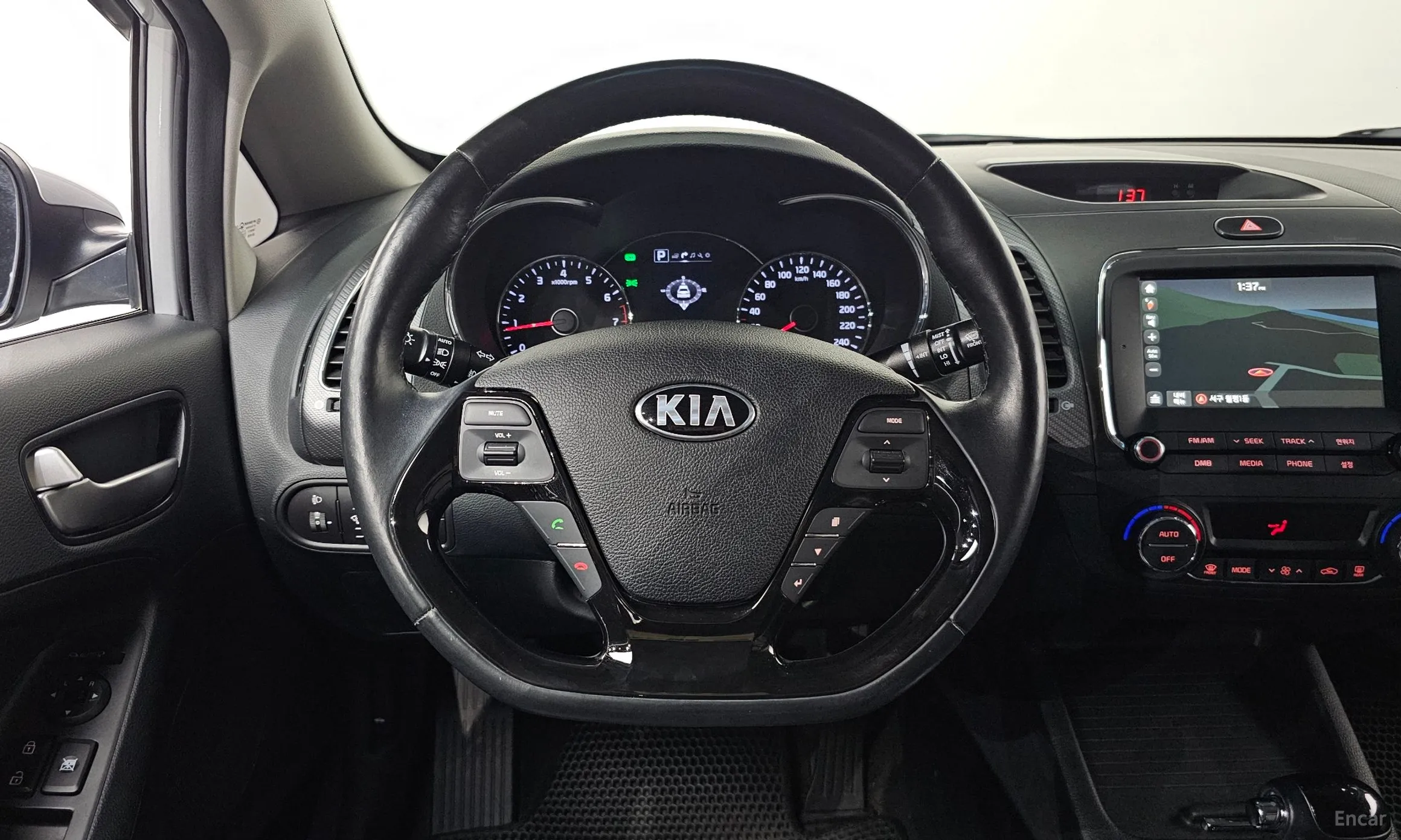 Kia K3 превью 16