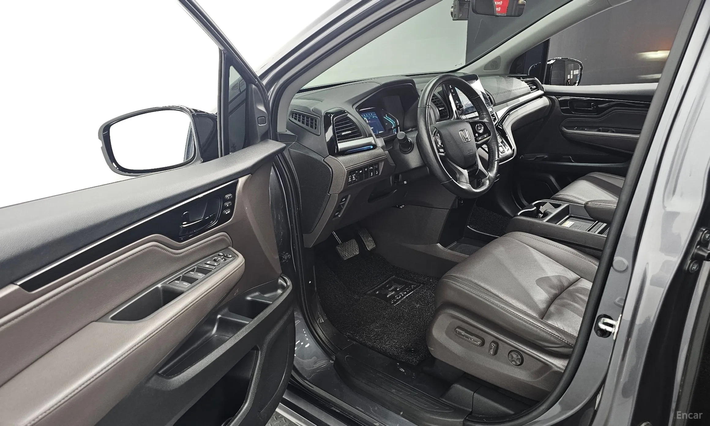 Honda Odyssey превью 11
