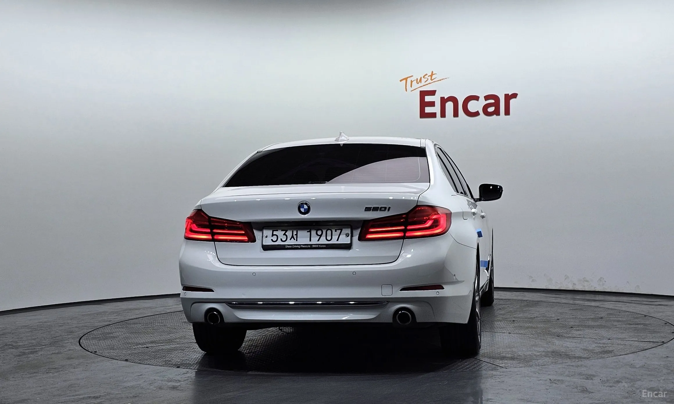 BMW 5 Series (G30) превью 4