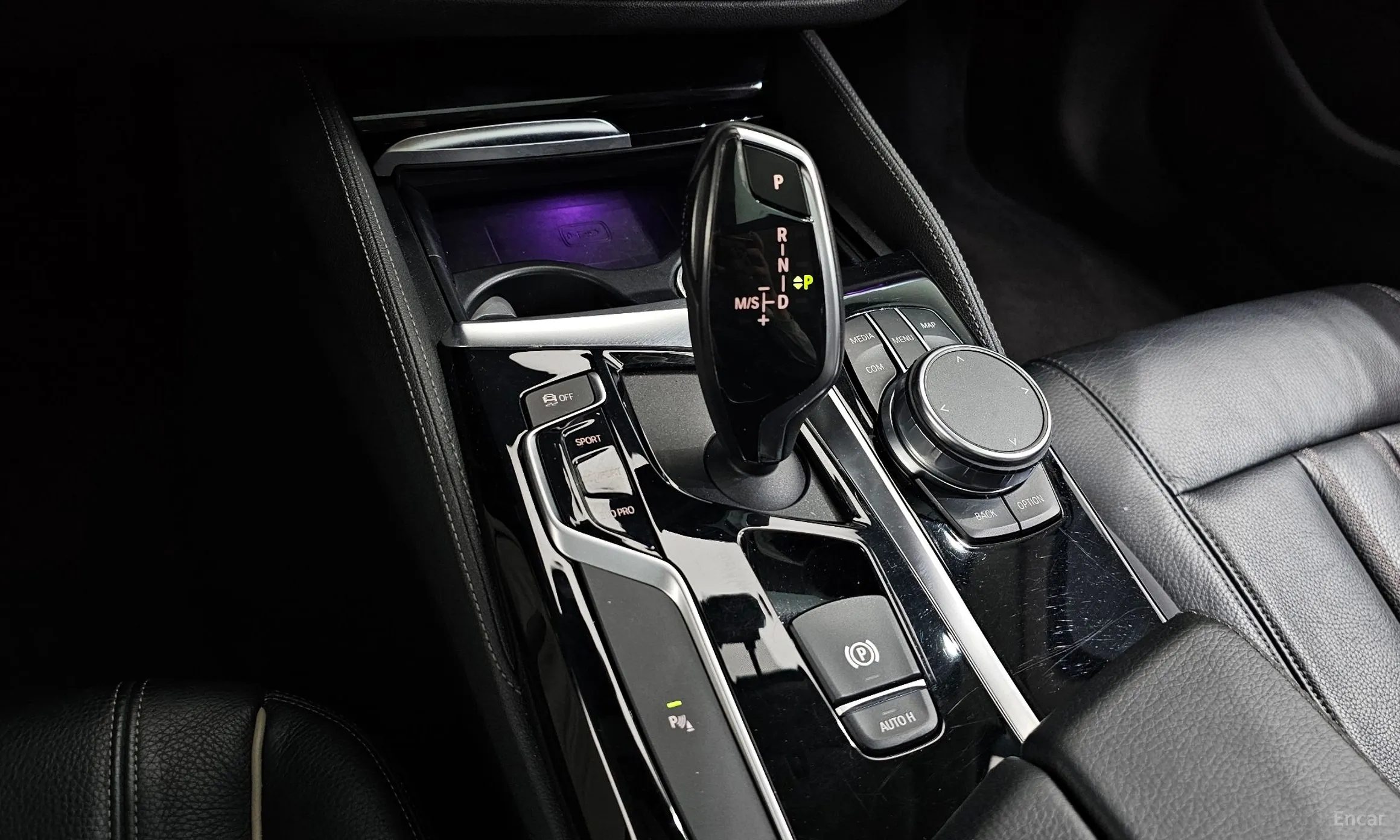 BMW 5 Series (G30) превью 9