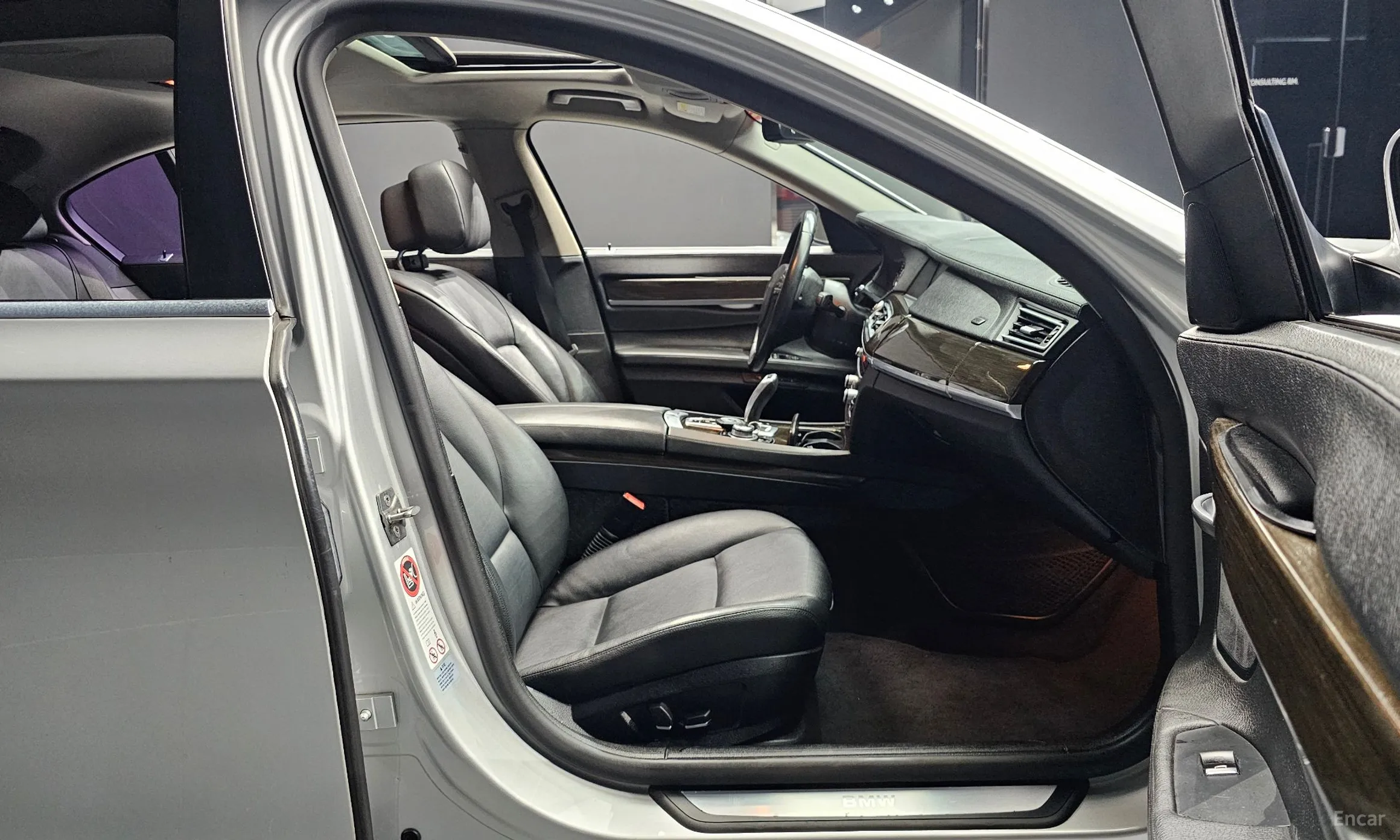 BMW 7 Series (F01) превью 10