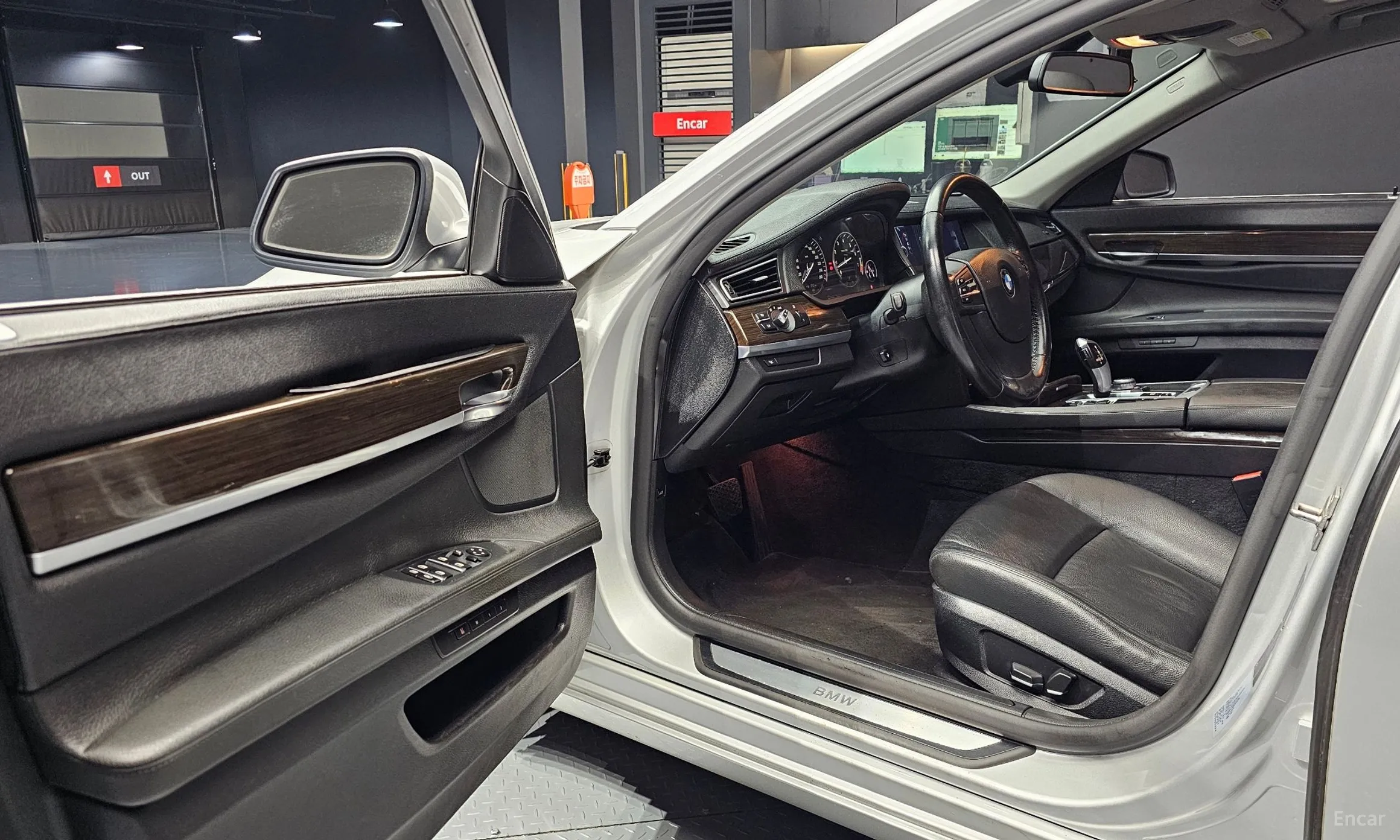 BMW 7 Series (F01) превью 11