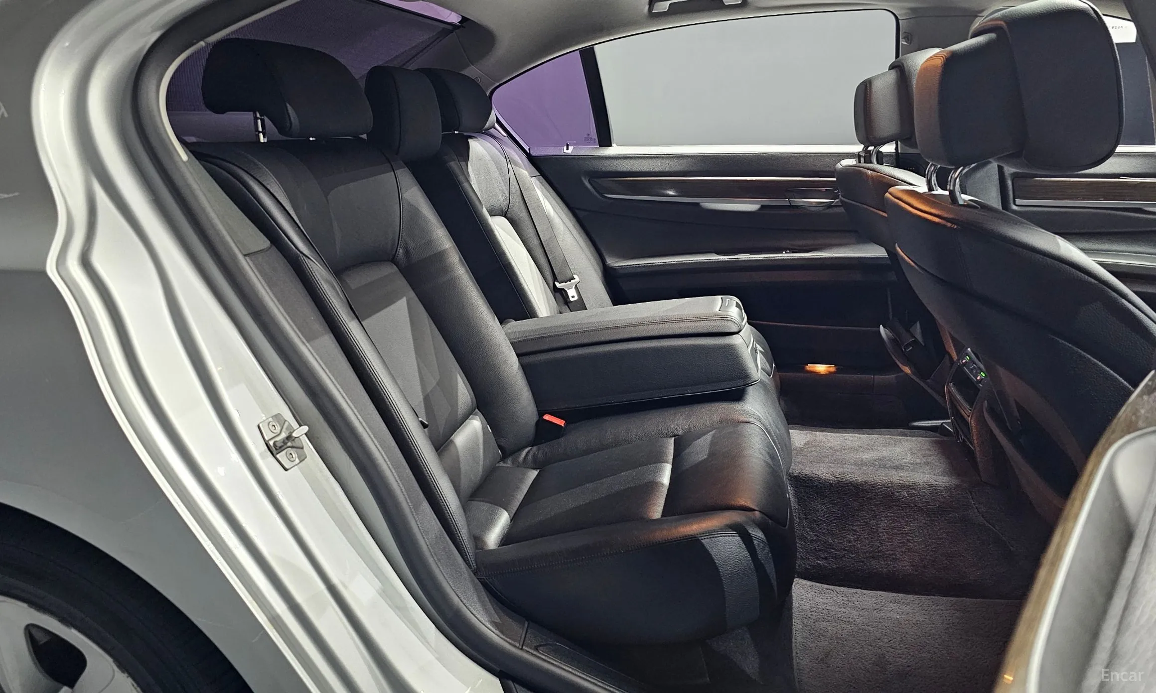 BMW 7 Series (F01) превью 12