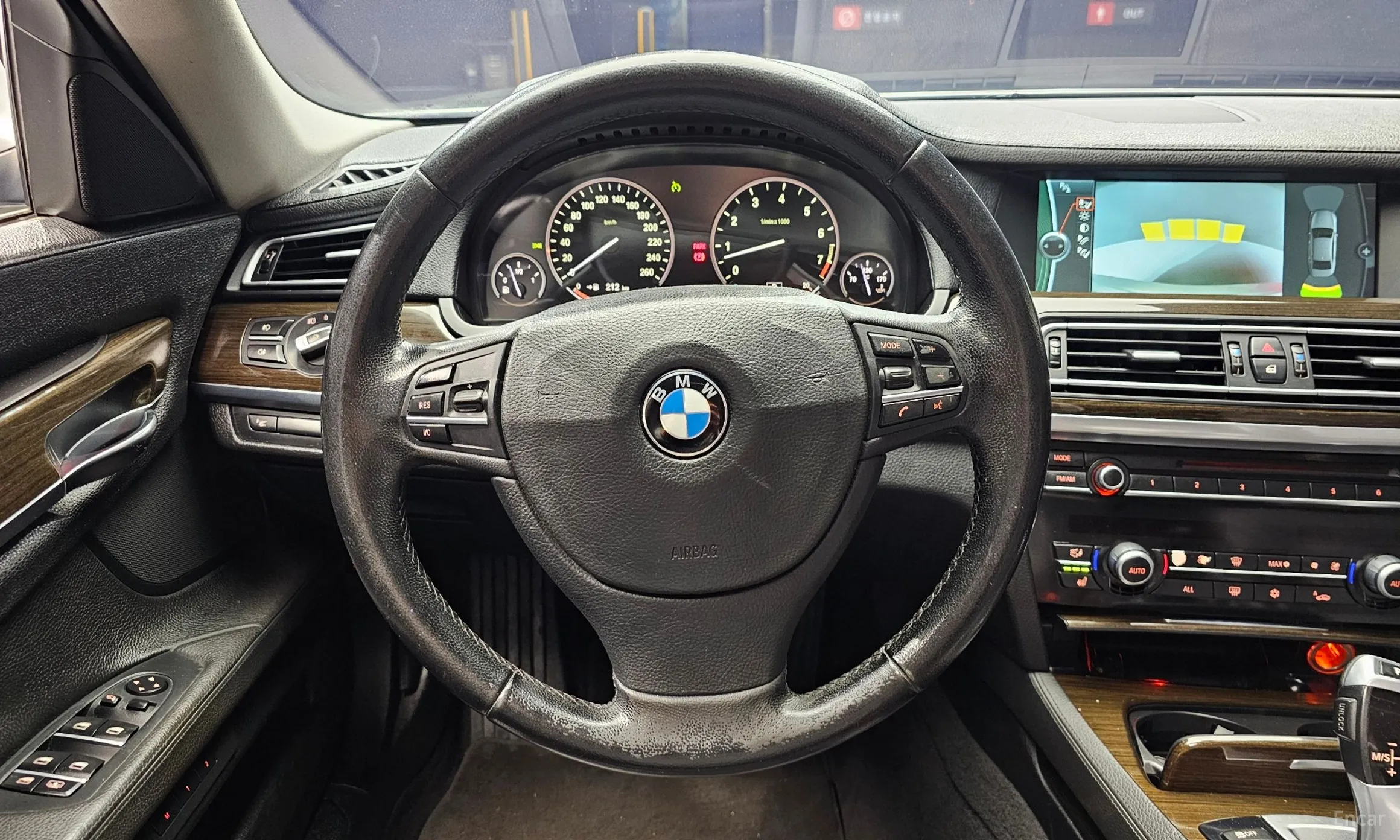 BMW 7 Series (F01) превью 13