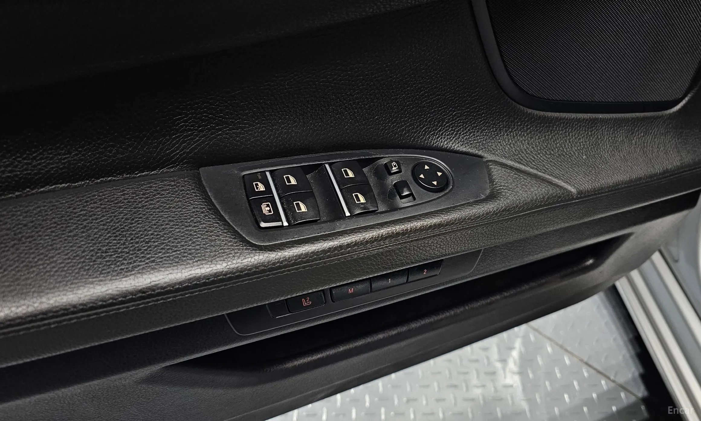 BMW 7 Series (F01) превью 16