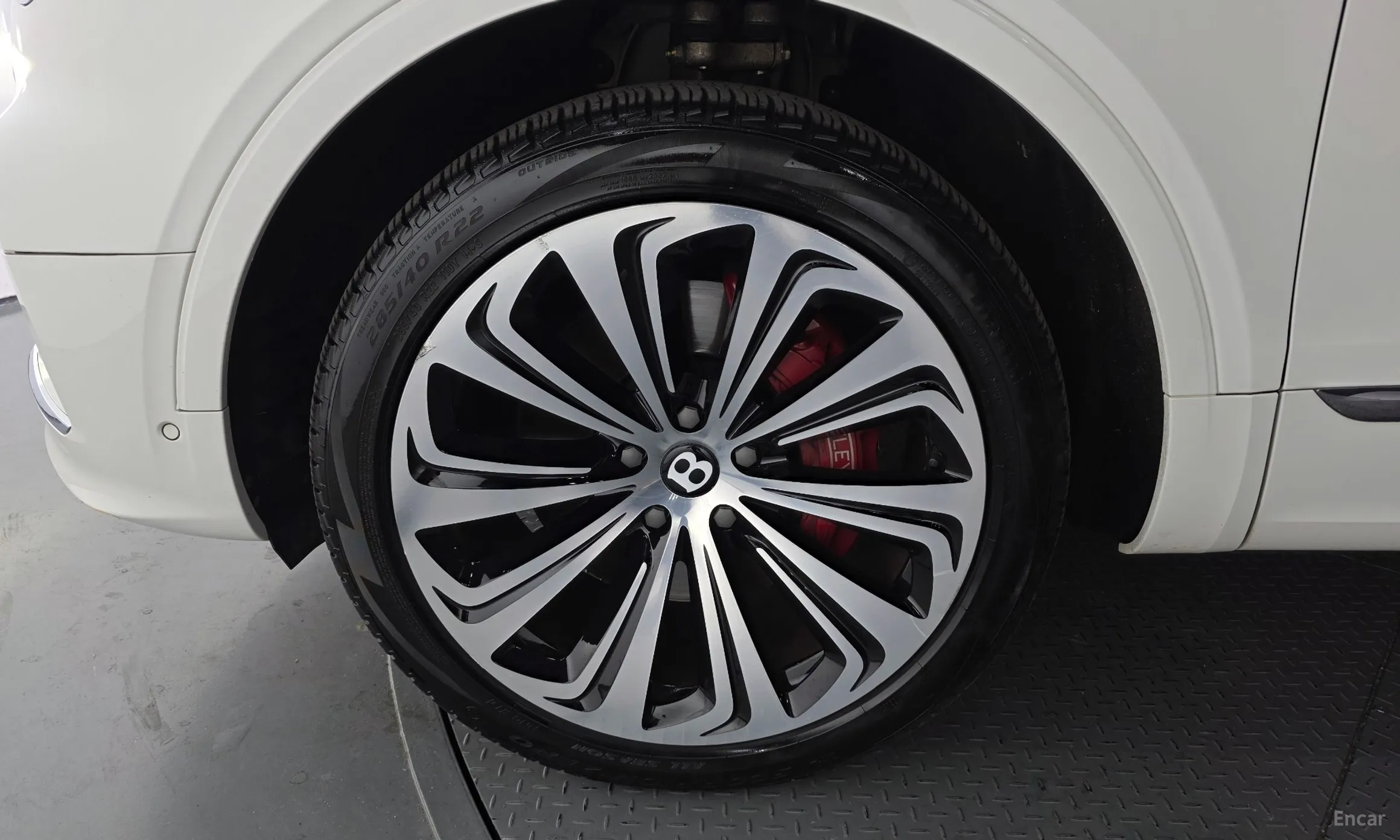 Bentley Bentayga превью 5