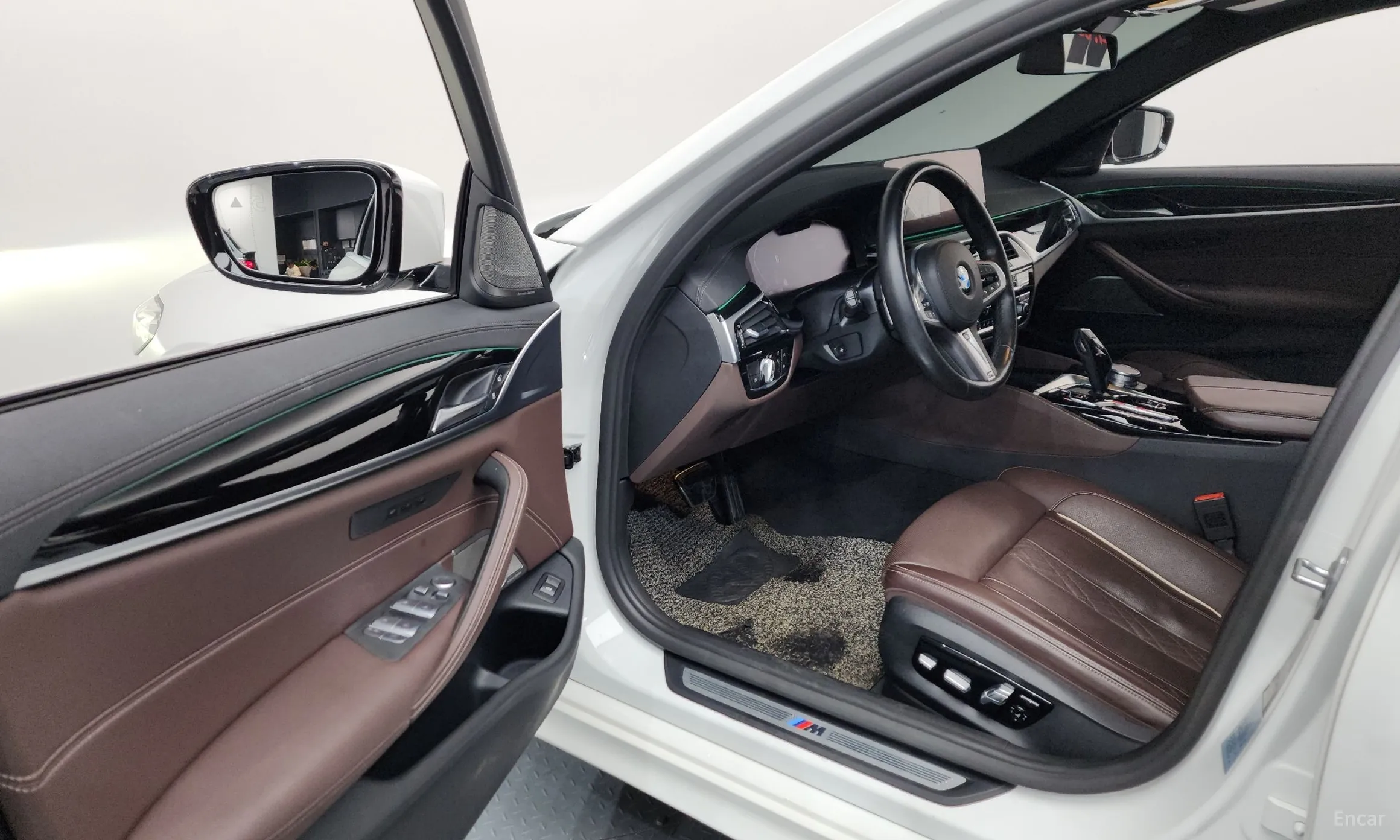 BMW 5 Series (G30) превью 10