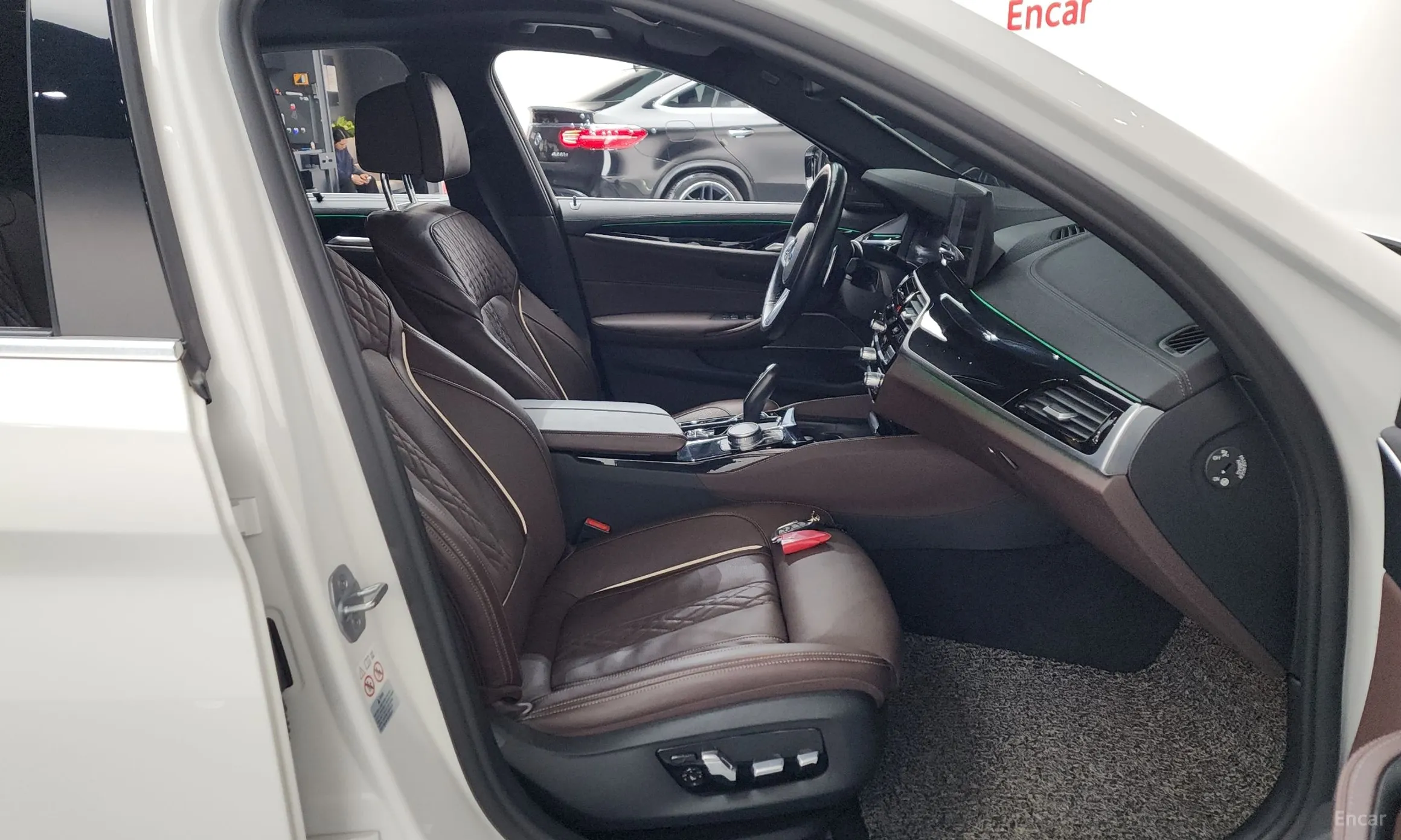 BMW 5 Series (G30) превью 11