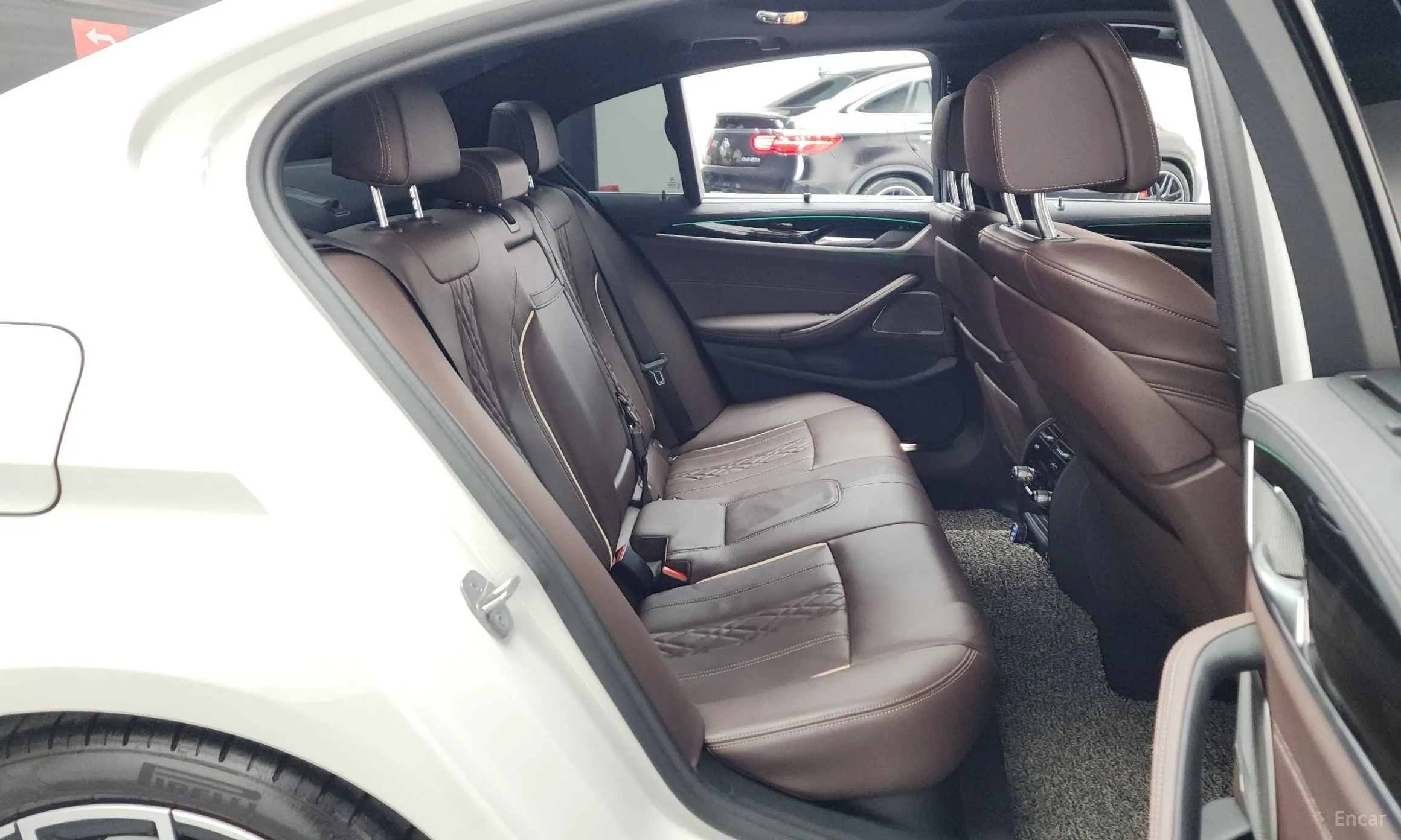 BMW 5 Series (G30) превью 12
