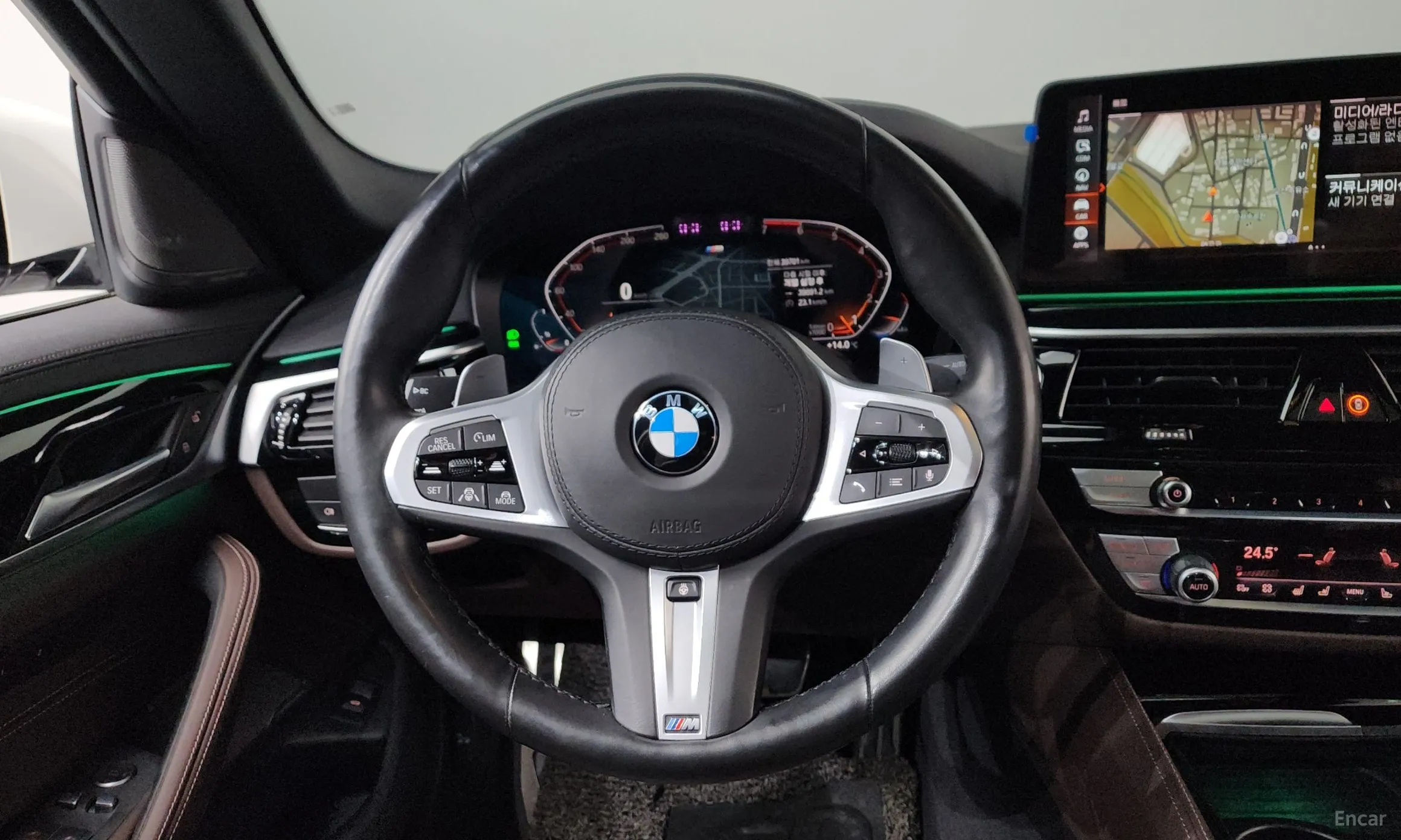 BMW 5 Series (G30) превью 13