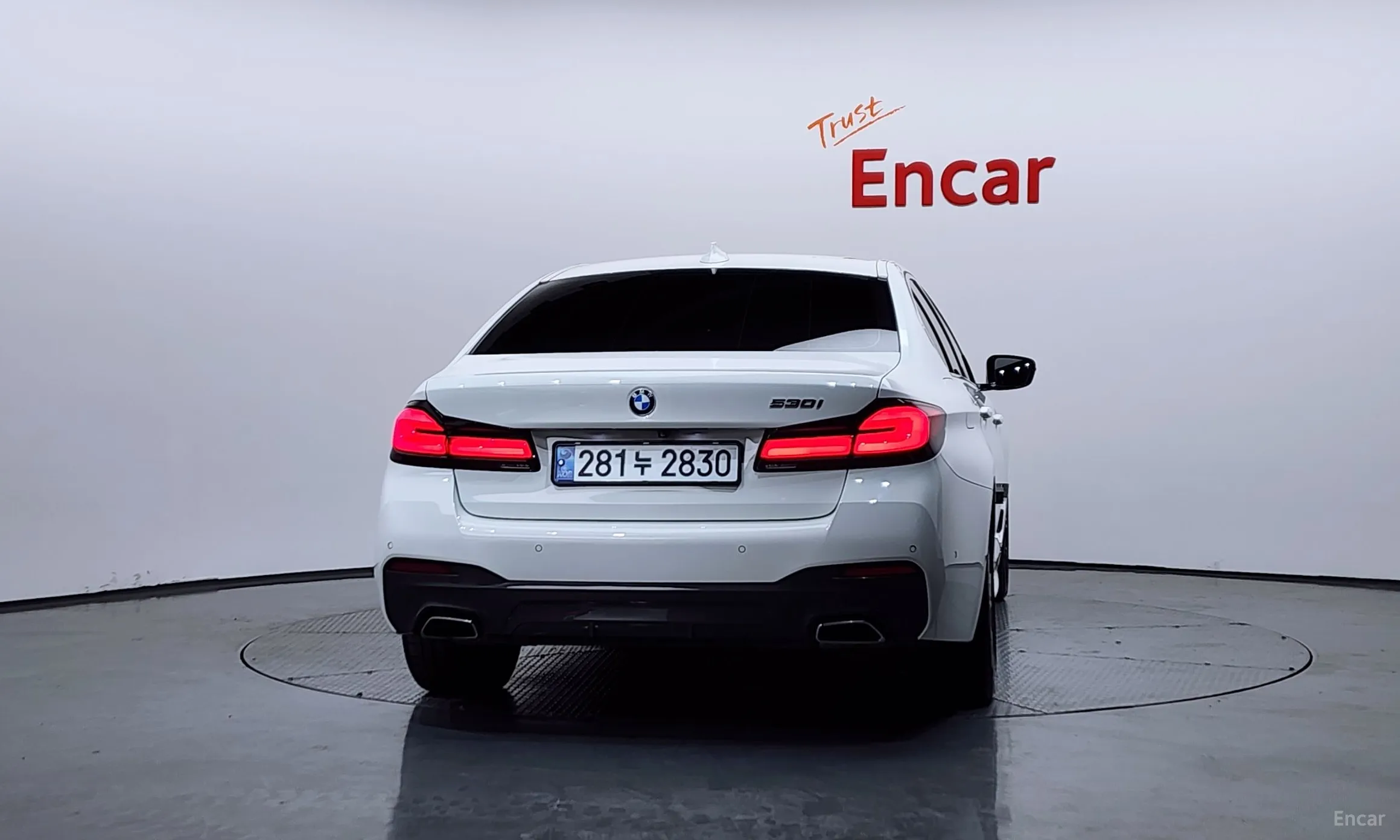 BMW 5 Series (G30) превью 4