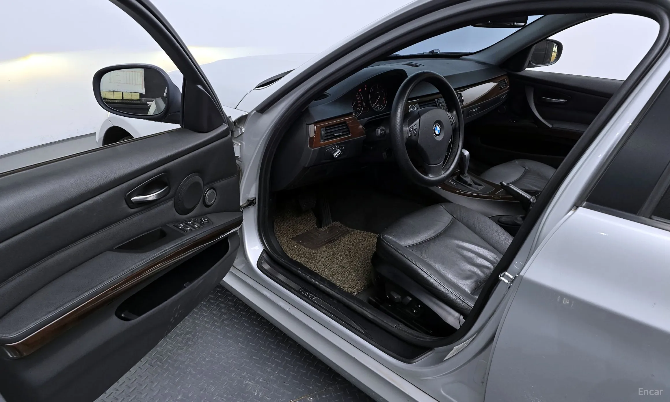 BMW 3 Series (E90) превью 10