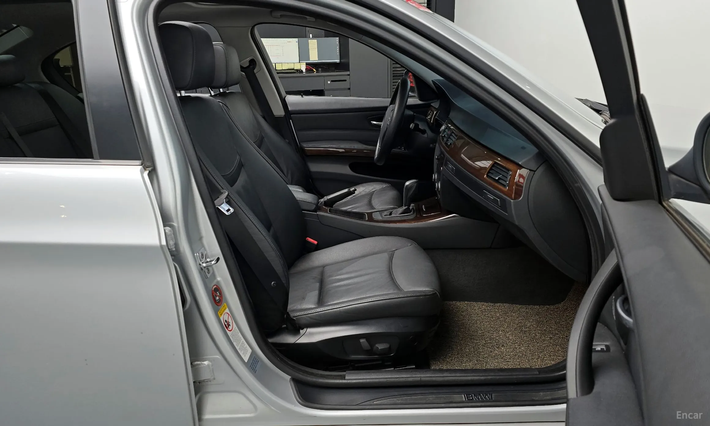BMW 3 Series (E90) превью 11