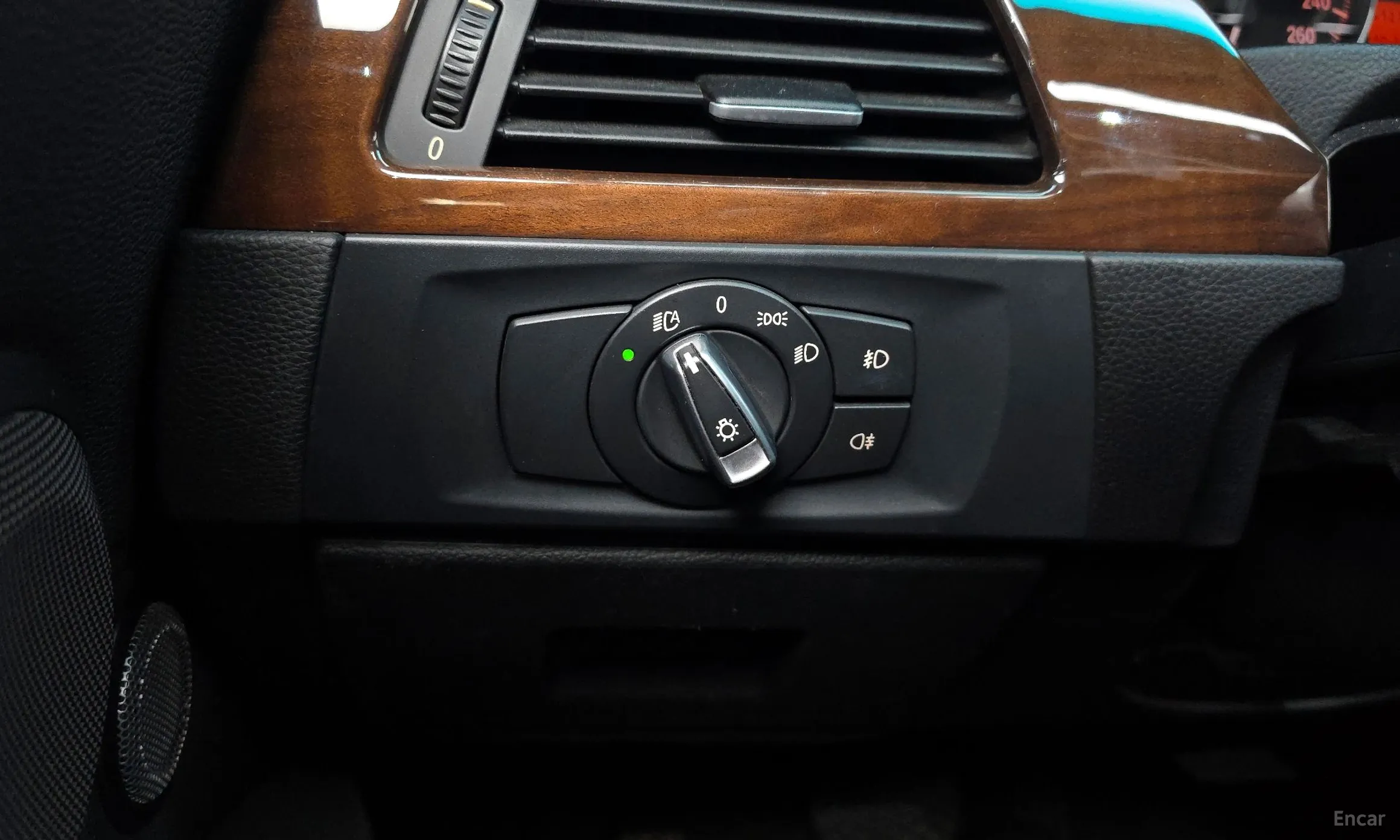 BMW 3 Series (E90) превью 17