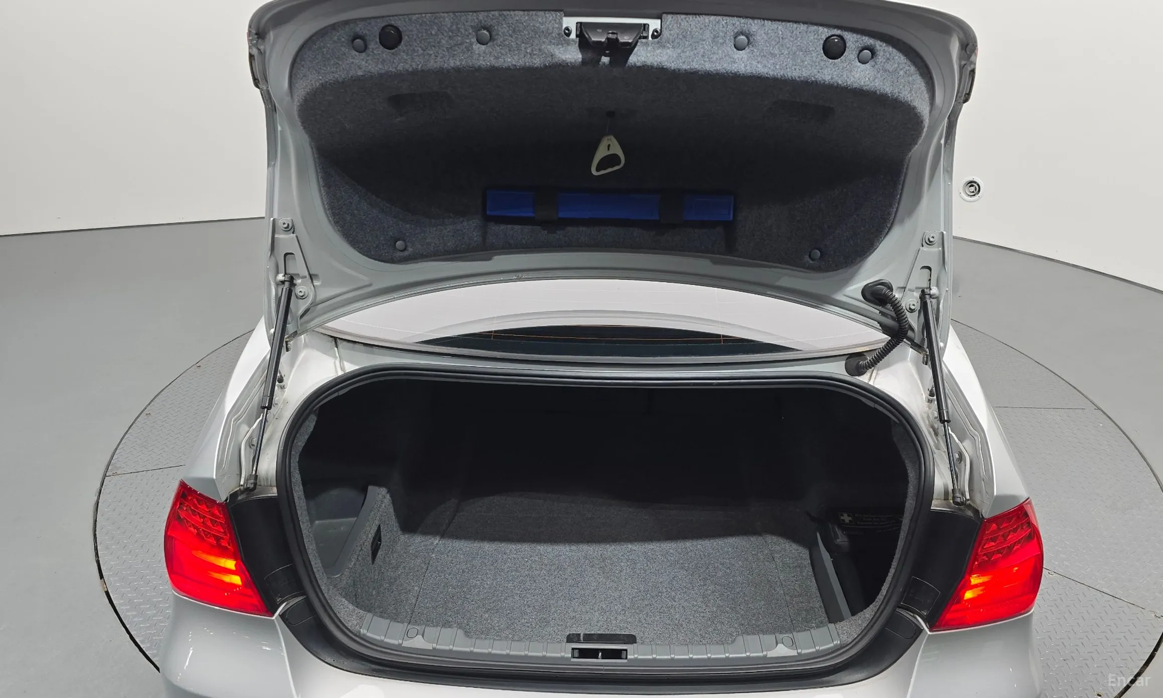 BMW 3 Series (E90) превью 20