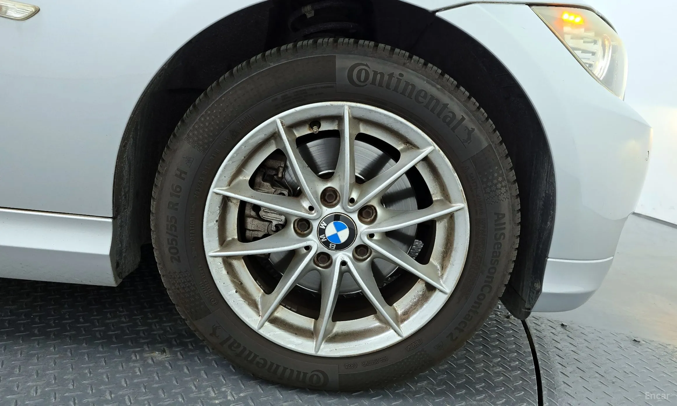 BMW 3 Series (E90) превью 5