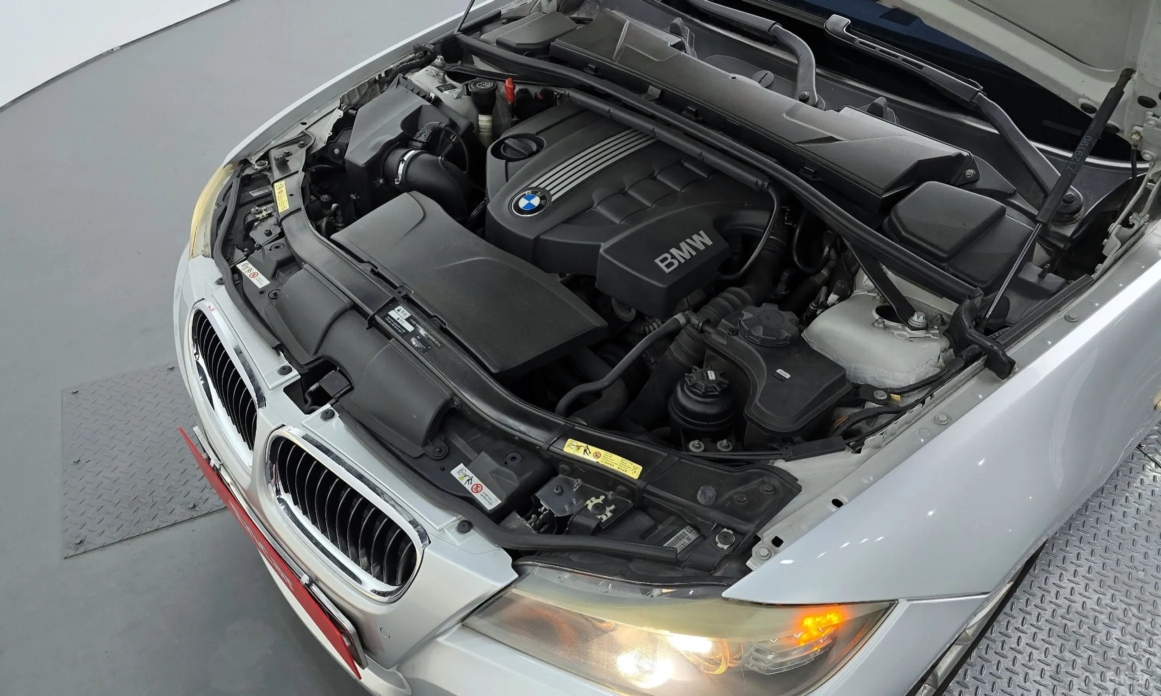 BMW 3 Series (E90) превью 6