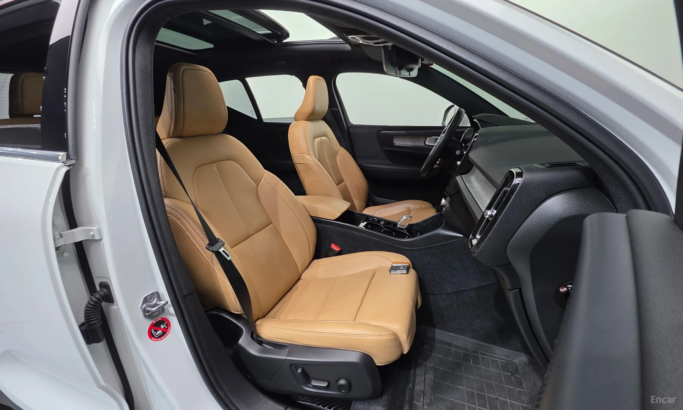 Volvo XC40 превью 10