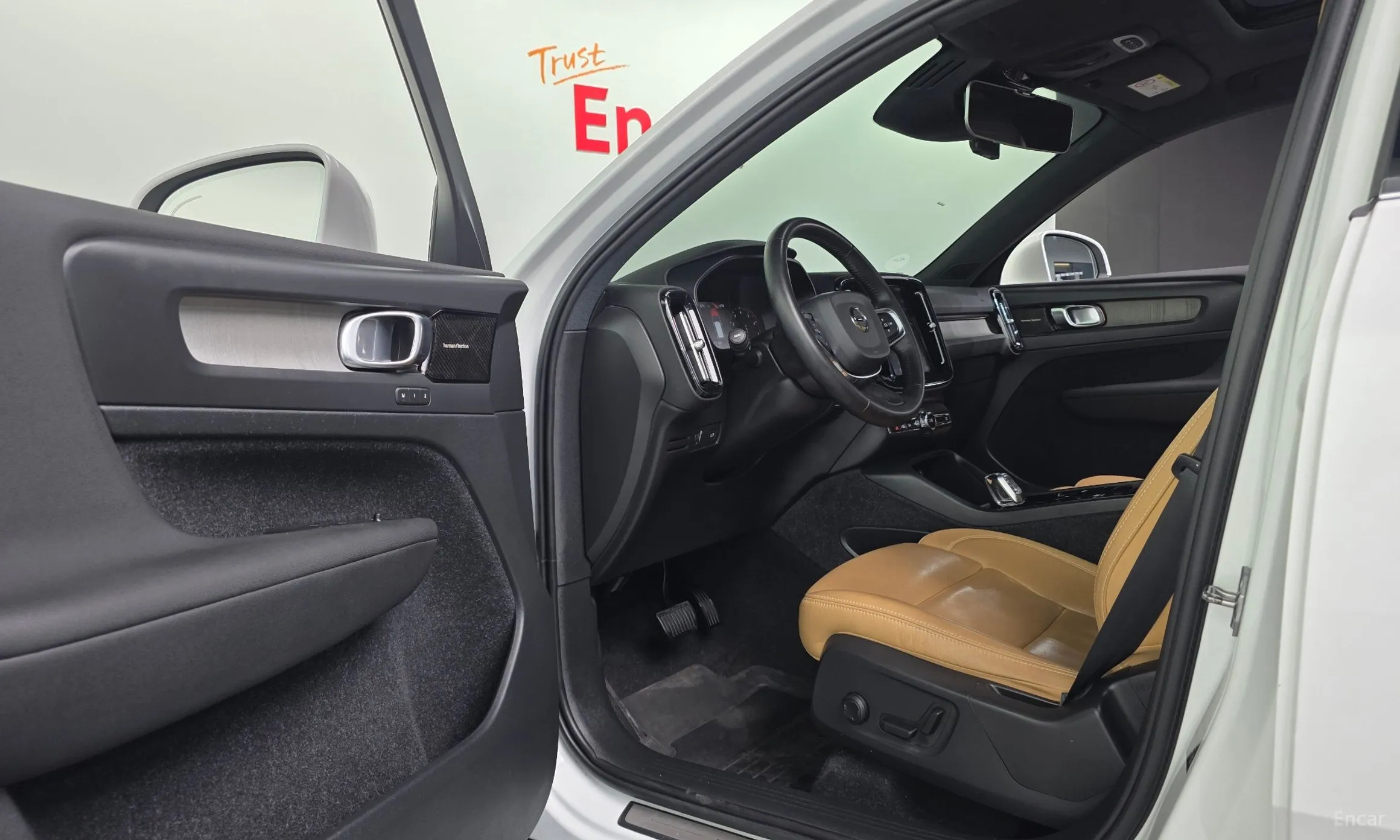 Volvo XC40 превью 12