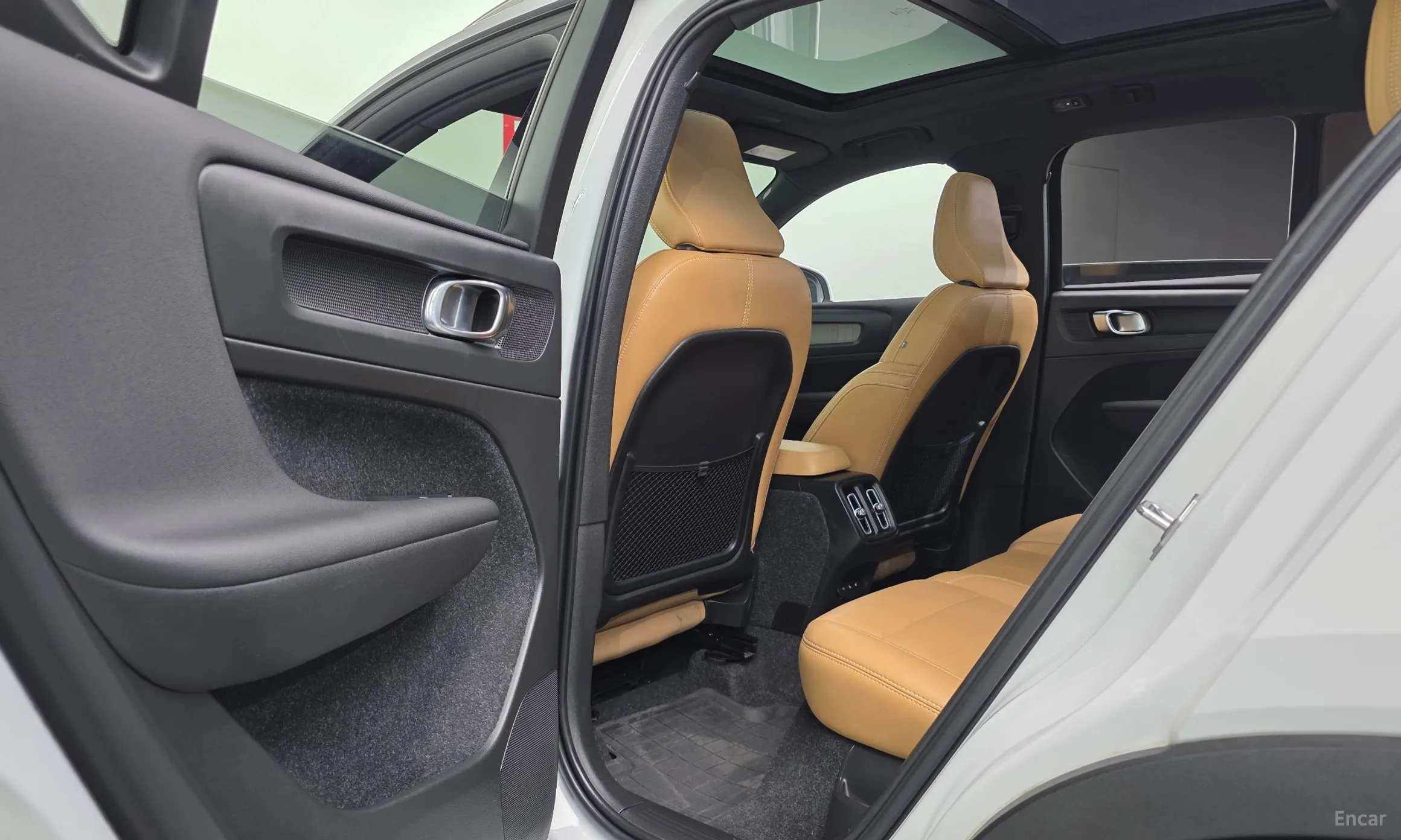 Volvo XC40 превью 17