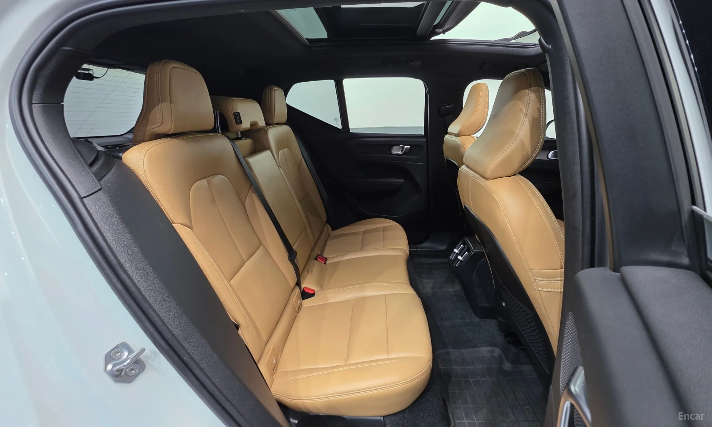 Volvo XC40 превью 19