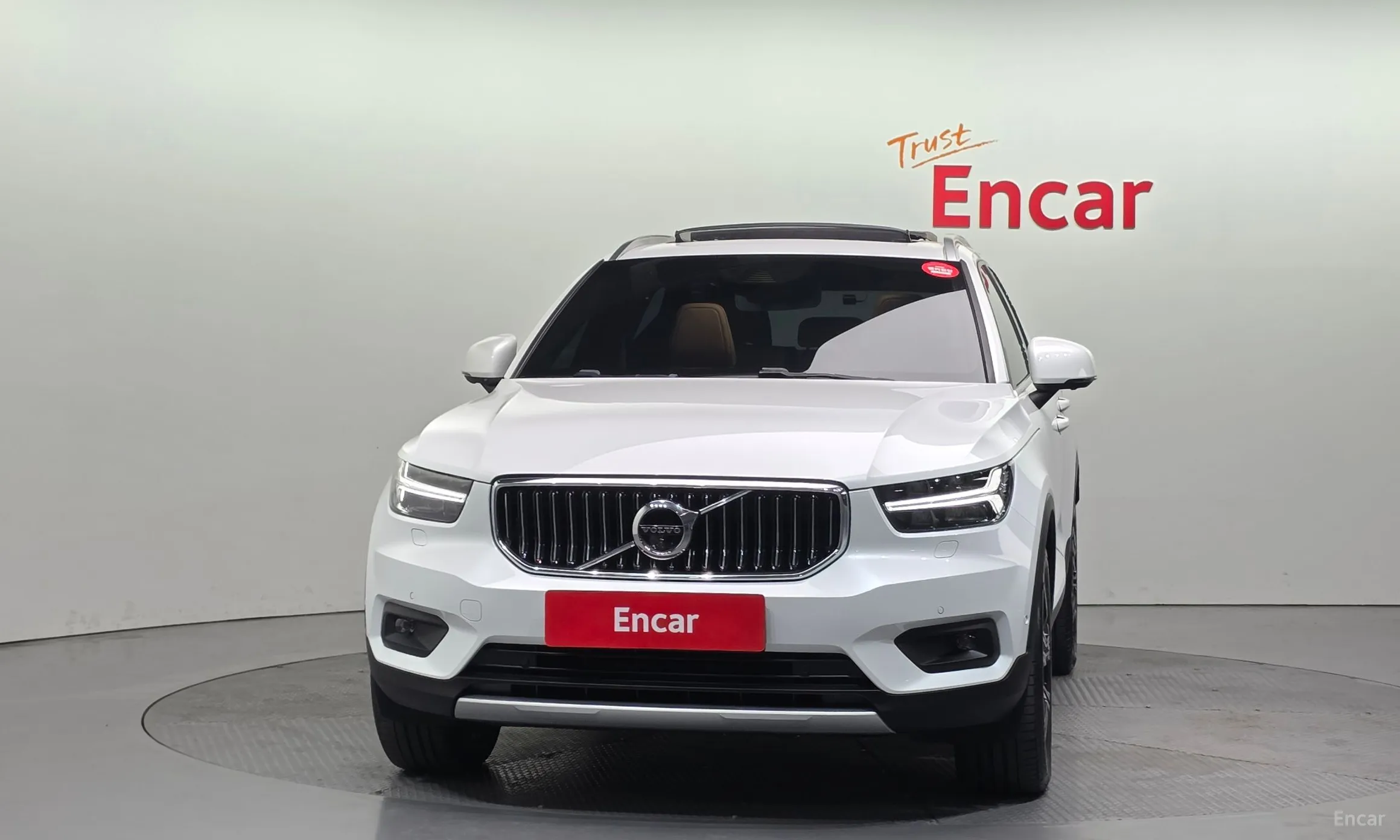 Volvo XC40 превью 3