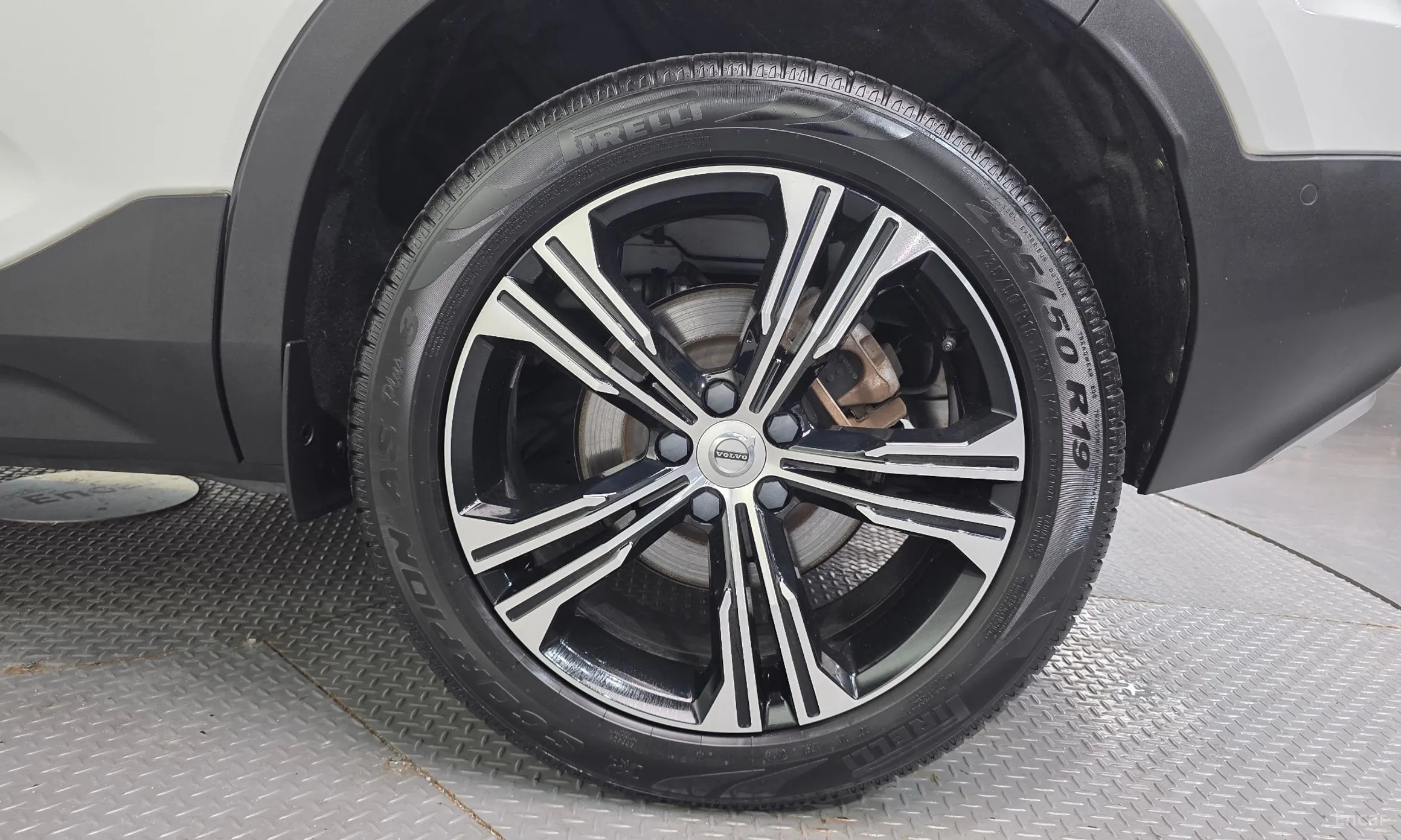 Volvo XC40 превью 5