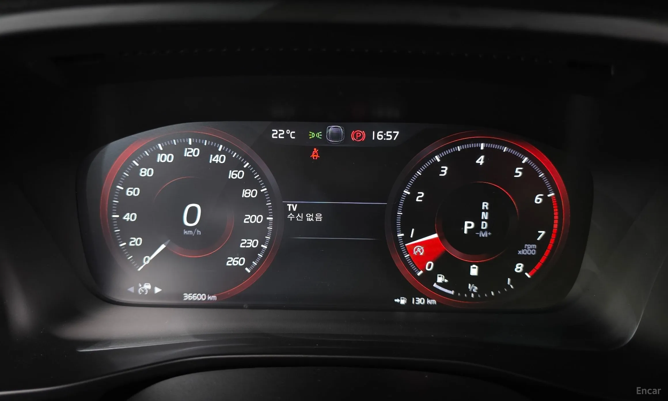 Volvo XC40 превью 8