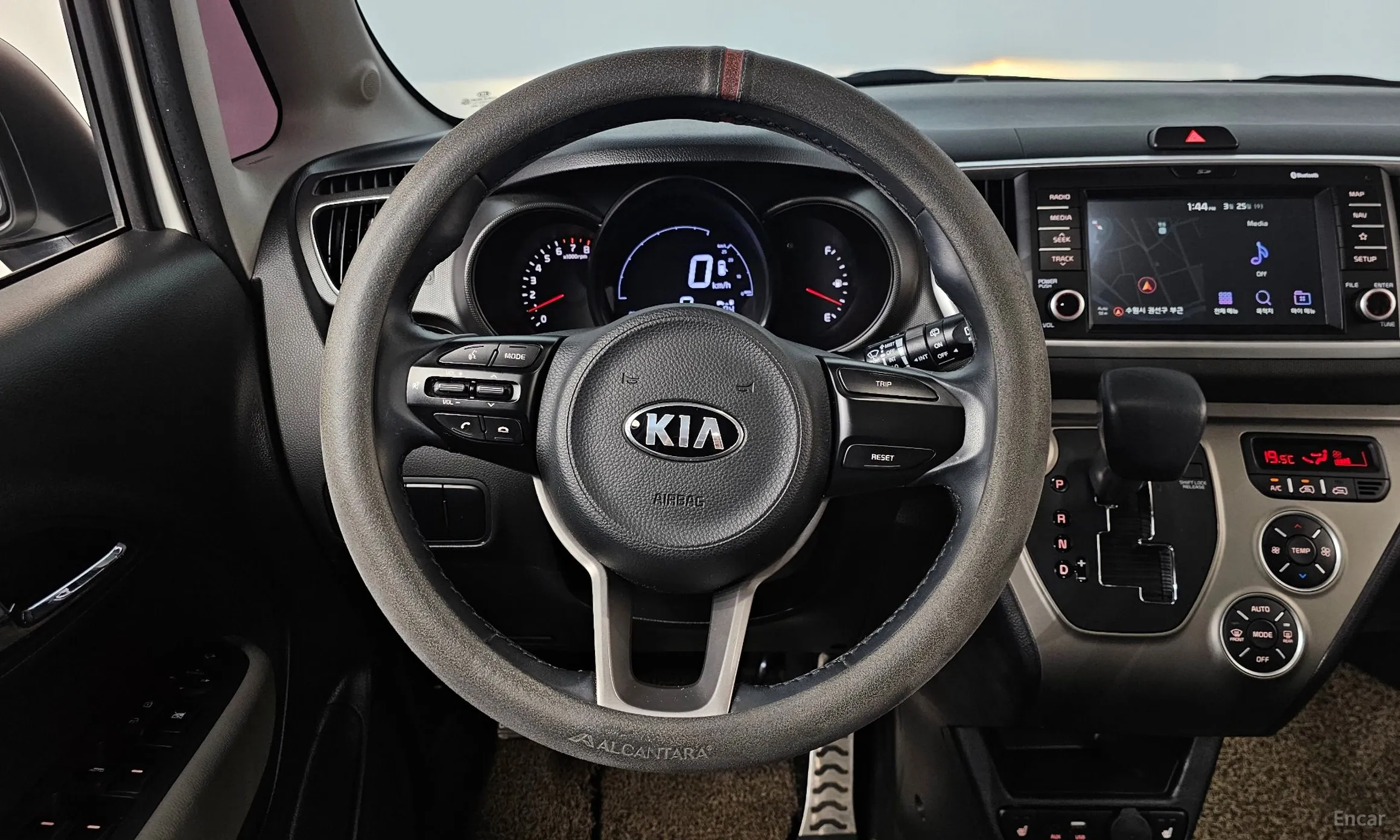 Kia Ray превью 13