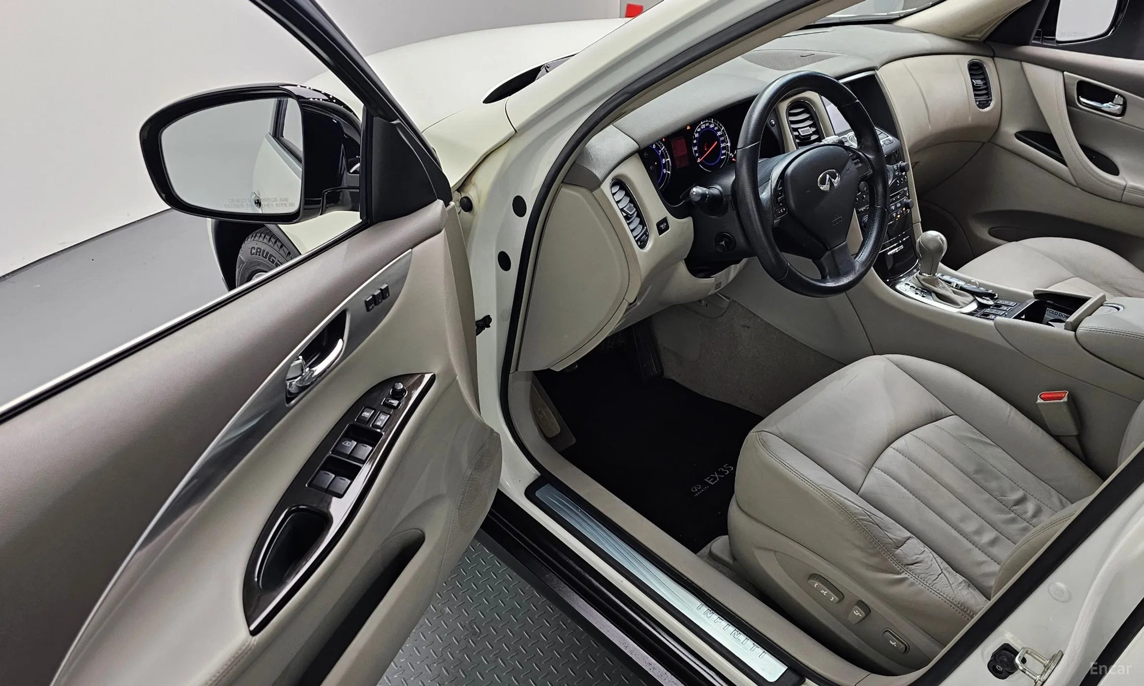 Infiniti EX35 превью 11
