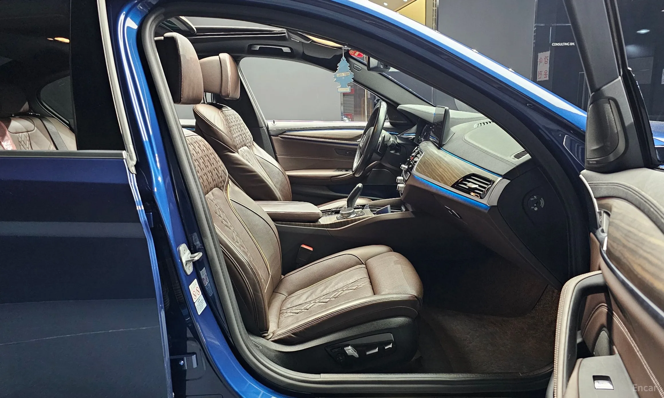 BMW 5 Series (G30) превью 10